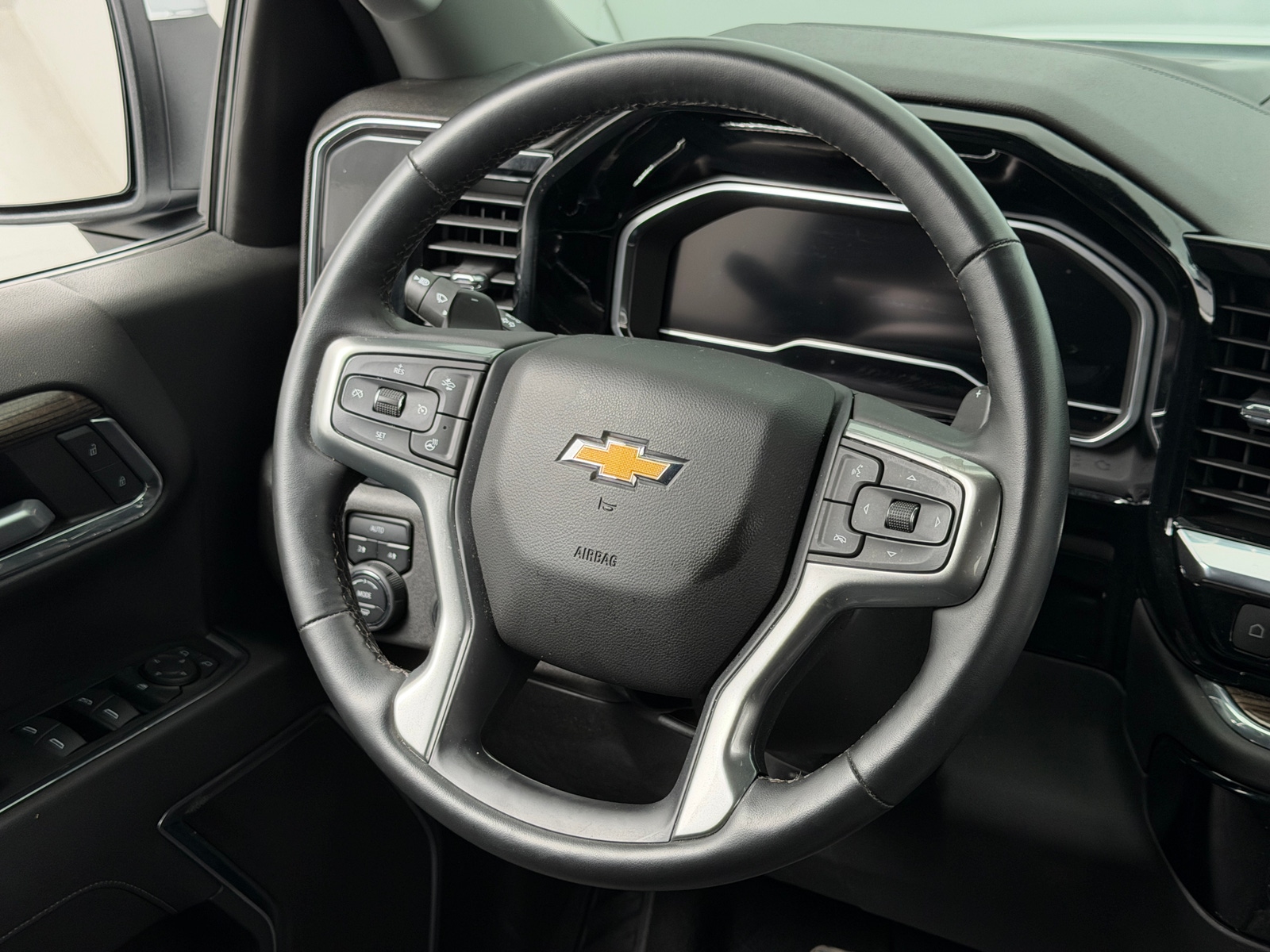 Thumbnail: 2023 Chevrolet Silverado 1500 - 5
