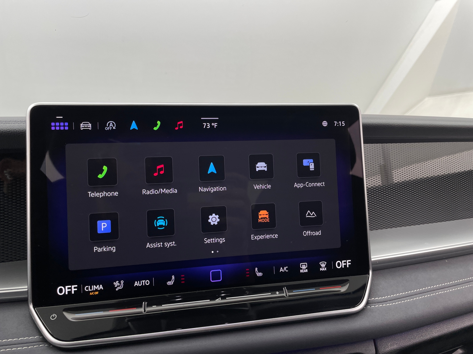 Thumbnail: 2025 Volkswagen Tiguan - 3