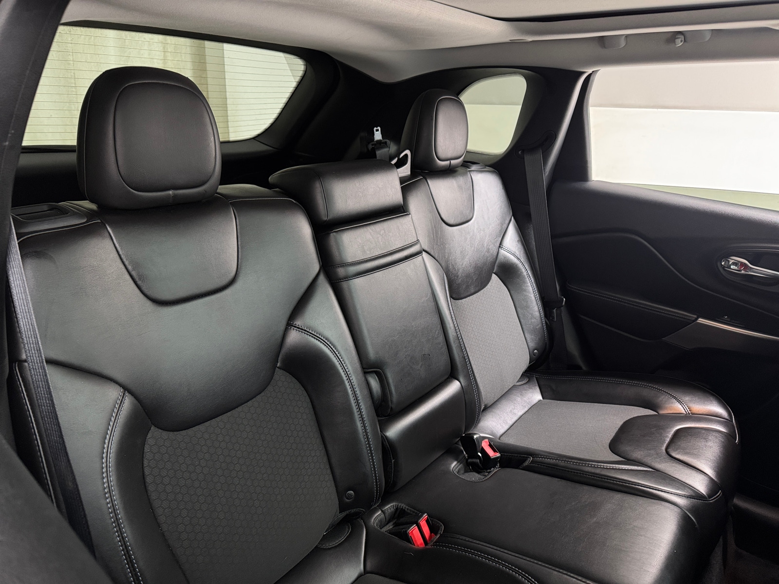 Thumbnail: 2019 Jeep Cherokee - 6