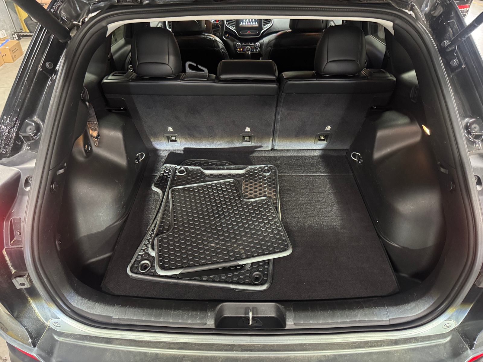 Thumbnail: 2019 Jeep Cherokee - 7