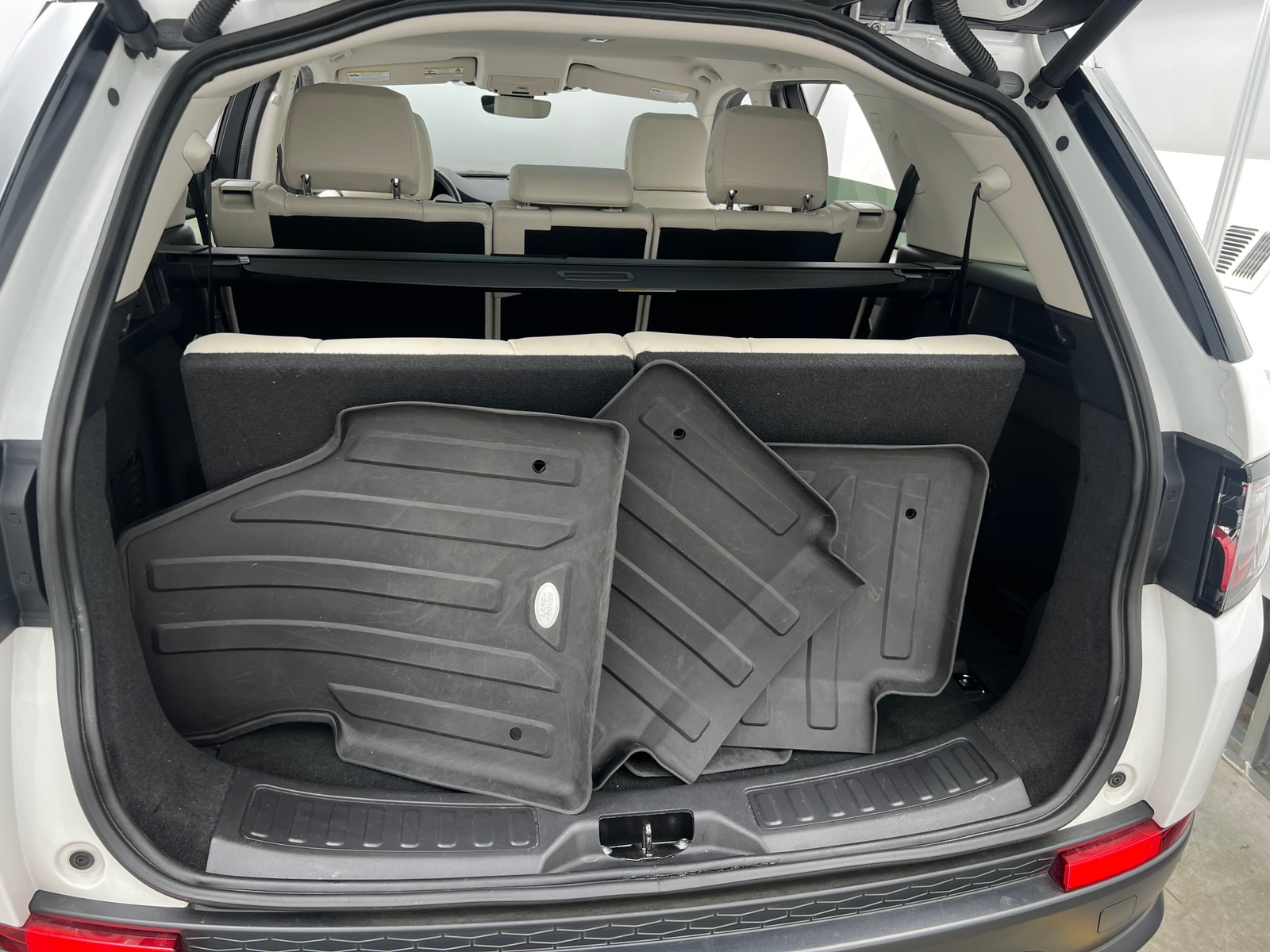 Thumbnail: 2020 Land Rover Discovery Sport - 6