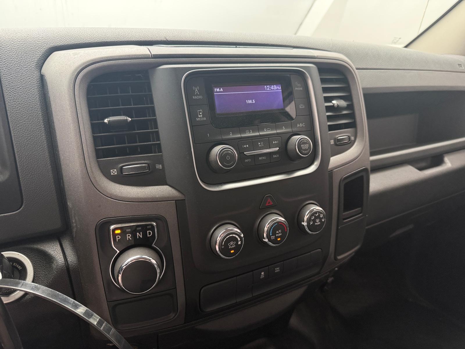 Thumbnail: 2019 RAM 1500 Classic - 4