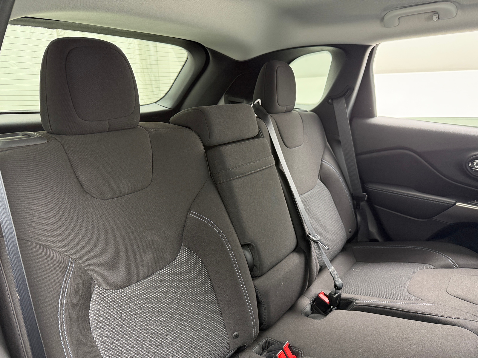 Thumbnail: 2019 Jeep Cherokee - 6