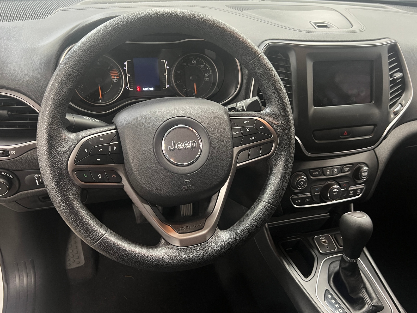 Thumbnail: 2019 Jeep Cherokee - 5