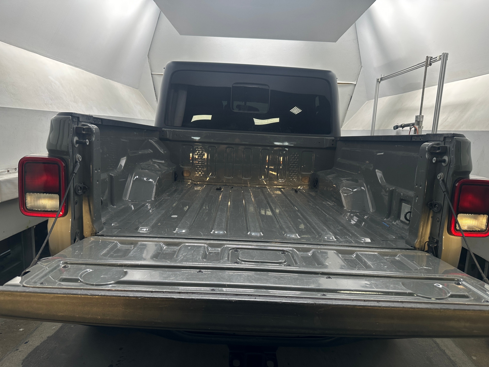 Thumbnail: 2021 Jeep Gladiator - 7