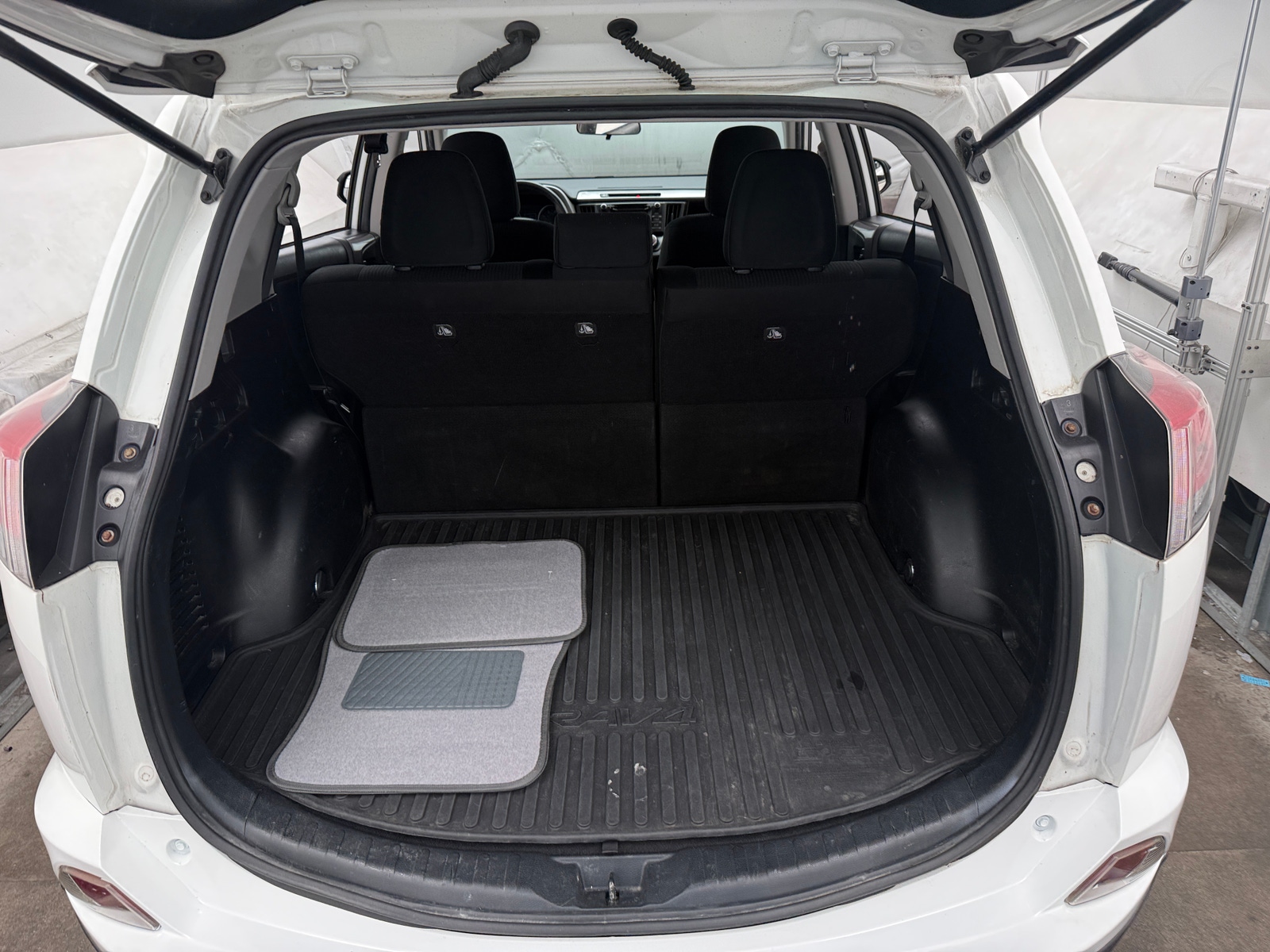 Thumbnail: 2018 Toyota RAV4 - 7