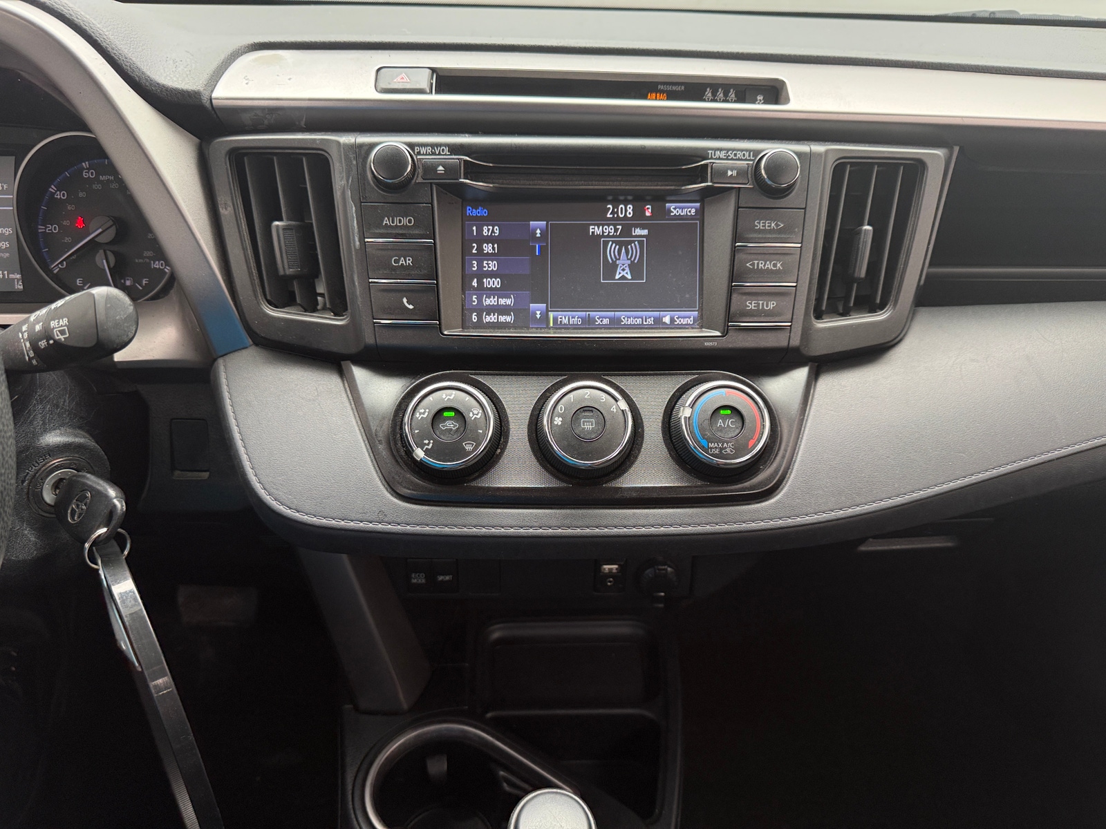 Thumbnail: 2018 Toyota RAV4 - 4