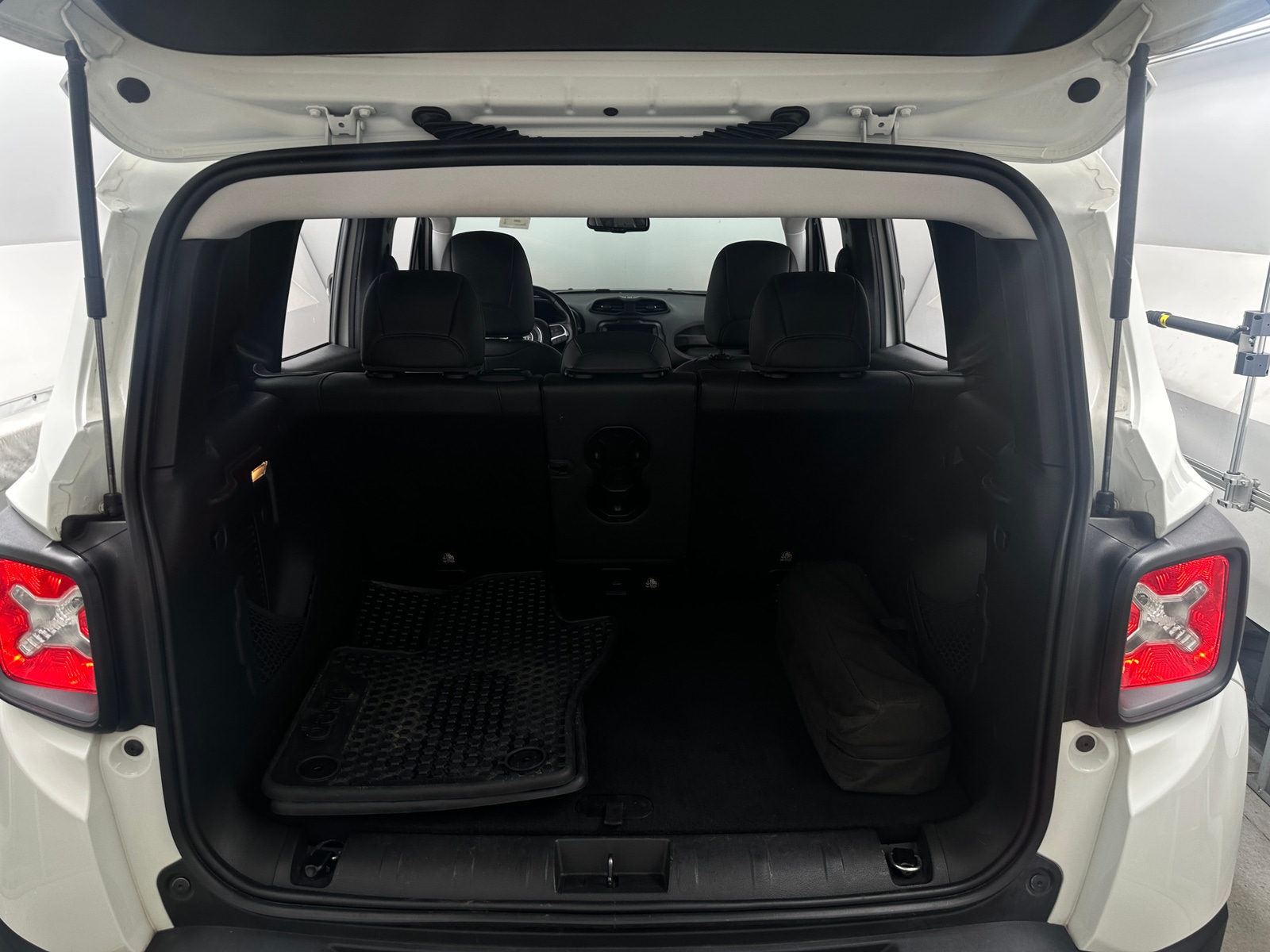 Thumbnail: 2018 Jeep Renegade - 7