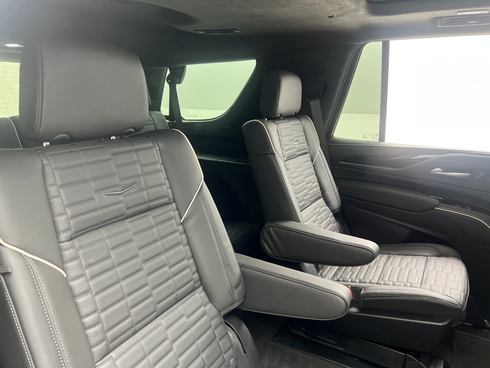 Thumbnail: 2024 Cadillac Escalade - 5