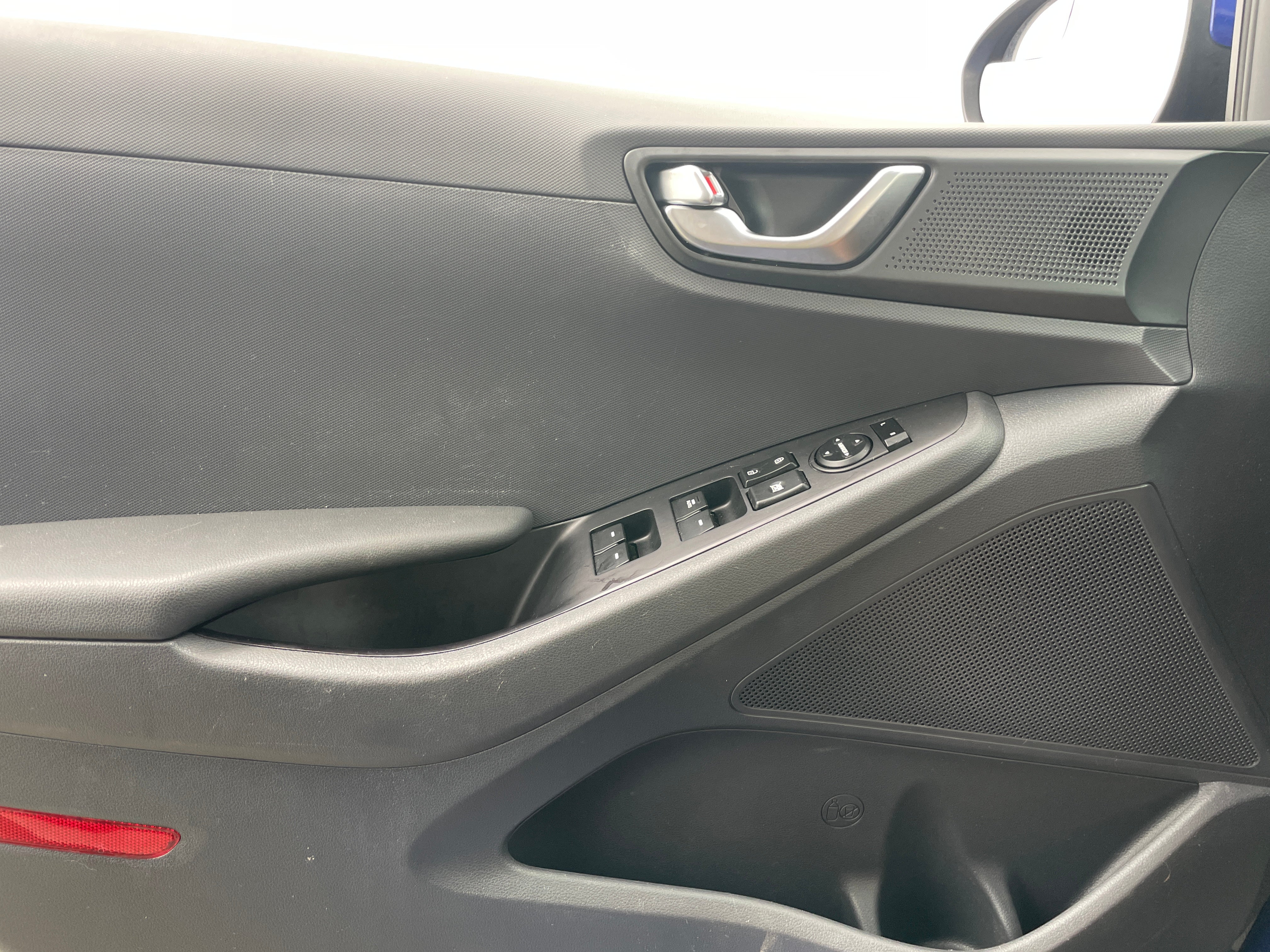Used 2019 Hyundai Ioniq Base with VIN KMHC75LHXKU042898 for sale in Oak Creek, WI