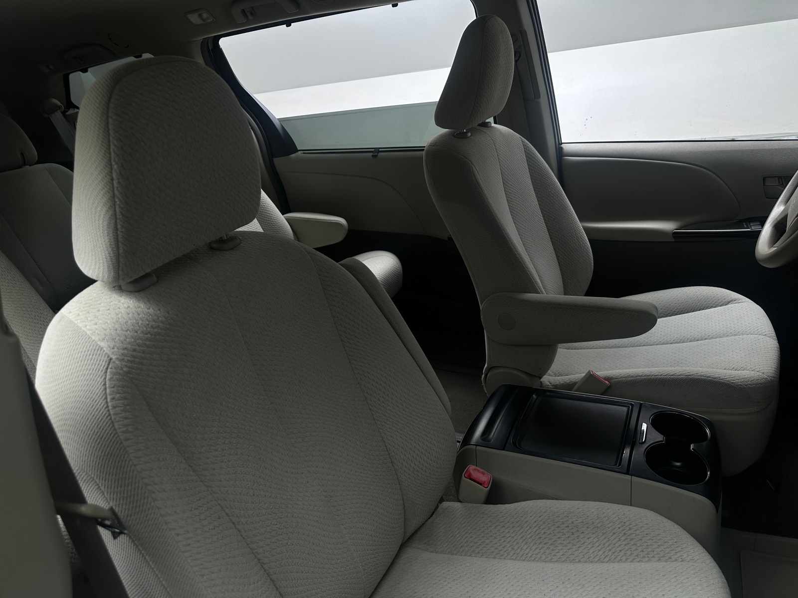 Thumbnail: 2012 Toyota Sienna - 2