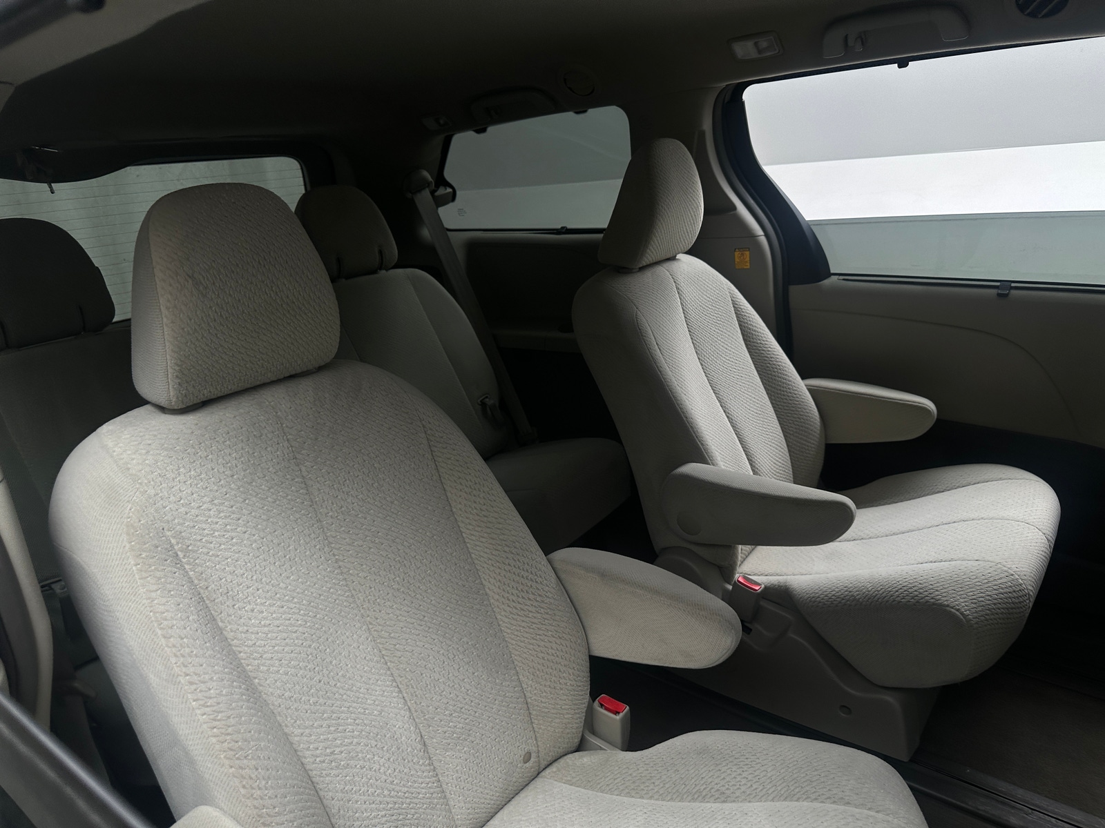 Thumbnail: 2012 Toyota Sienna - 6