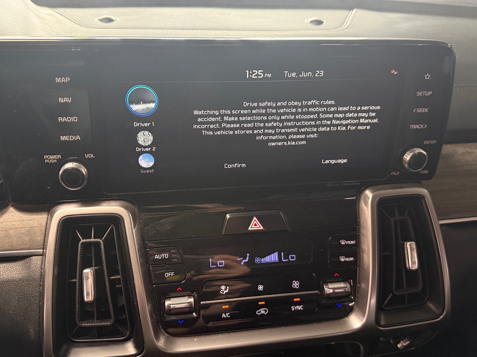 Thumbnail: 2023 Kia Sorento - 3