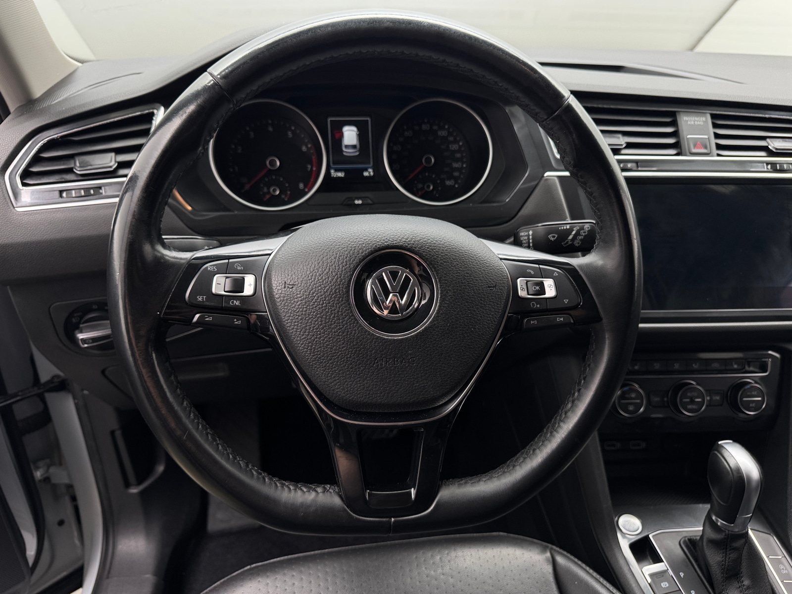 Thumbnail: 2018 Volkswagen Tiguan - 4