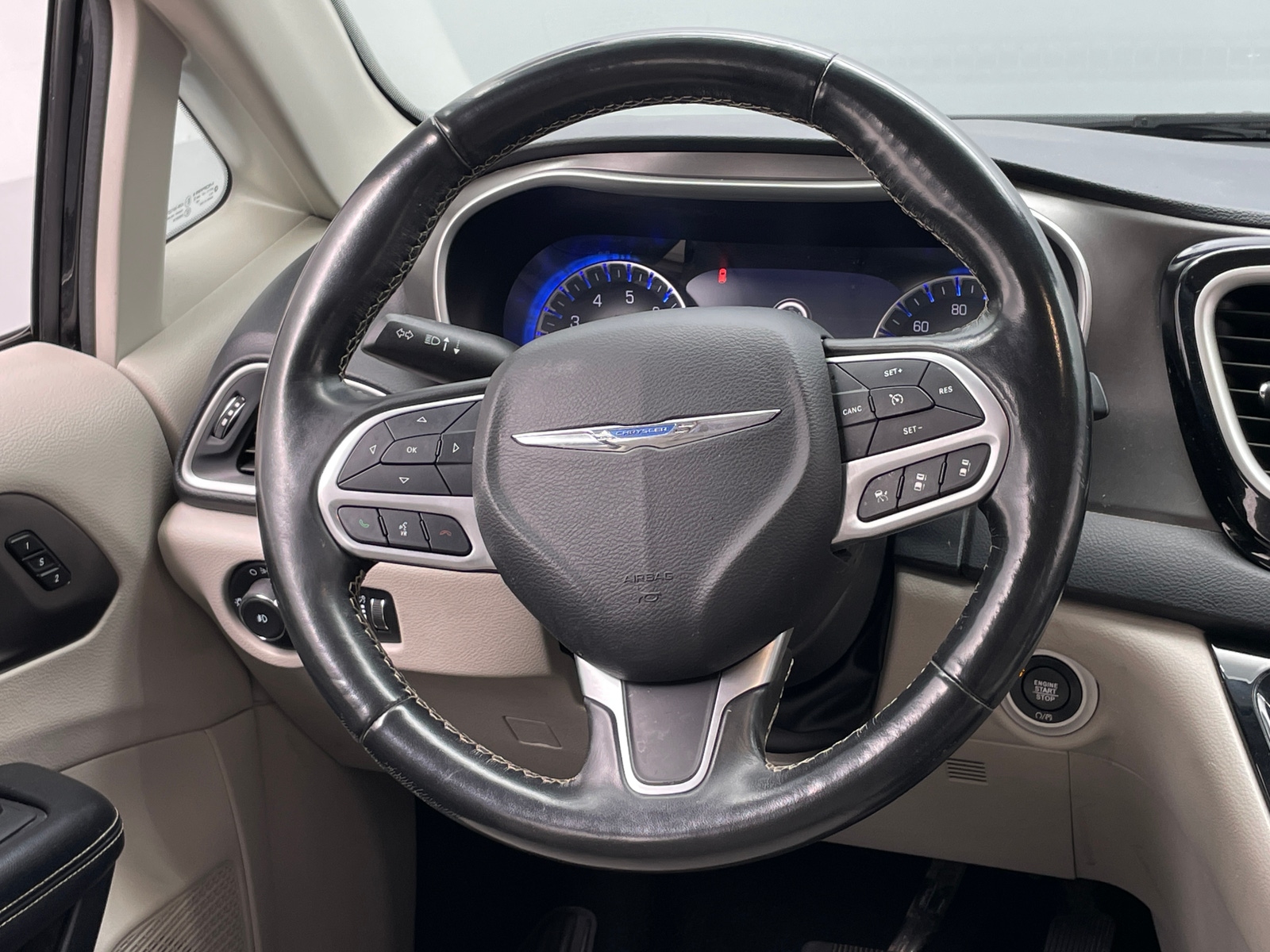 Thumbnail: 2021 Chrysler Pacifica - 4