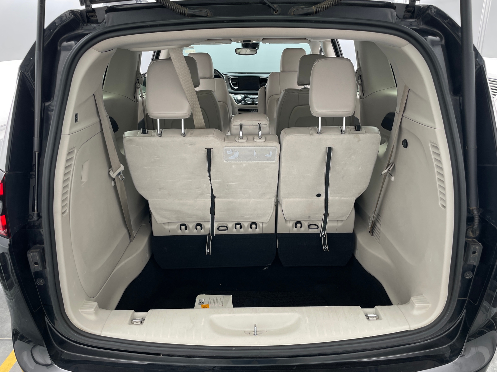 Thumbnail: 2021 Chrysler Pacifica - 6