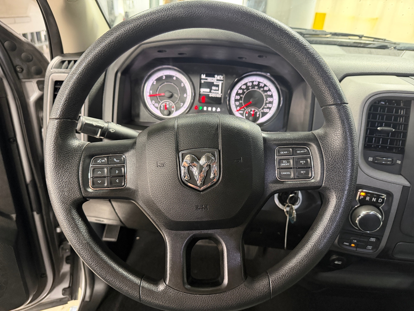 Thumbnail: 2020 RAM 1500 Classic - 4