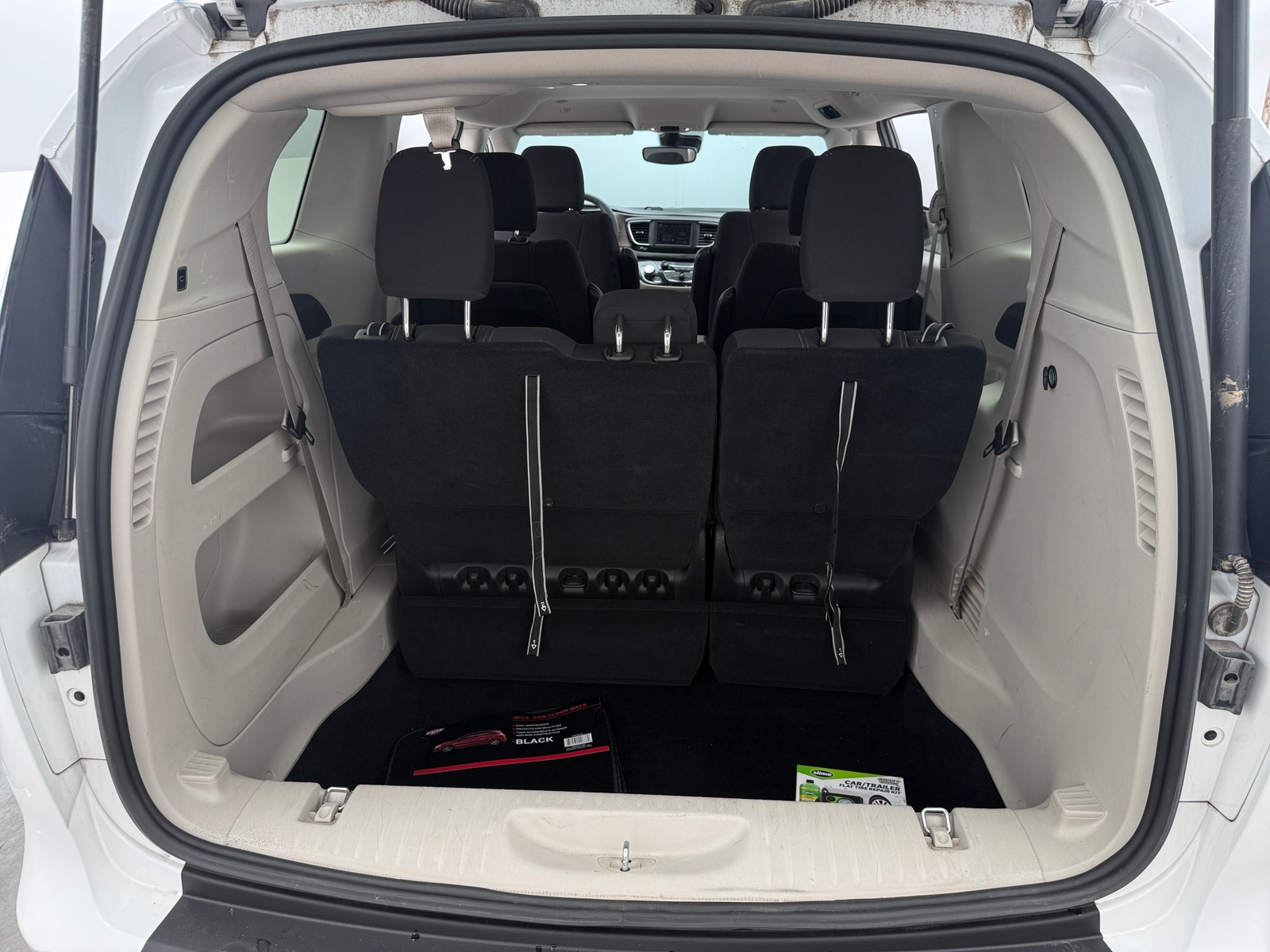 Thumbnail: 2023 Chrysler Voyager - 7