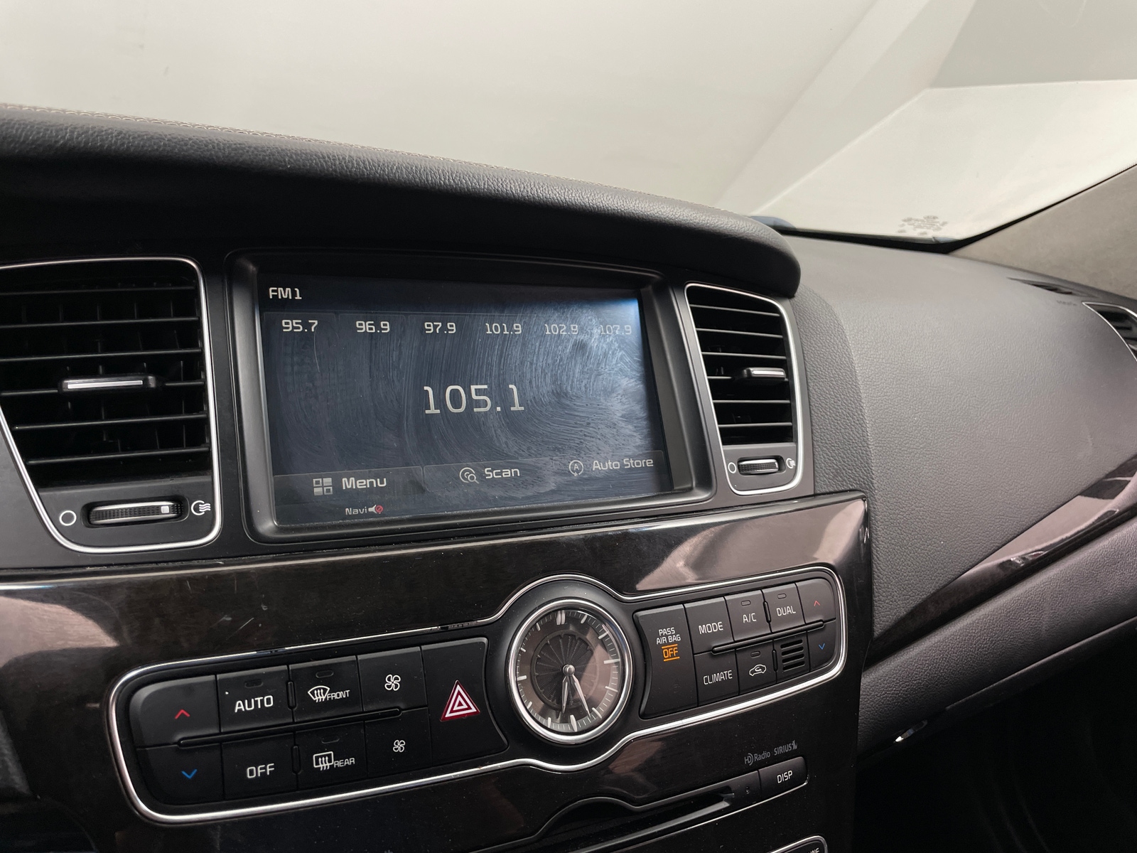Thumbnail: 2015 Kia Cadenza - 3