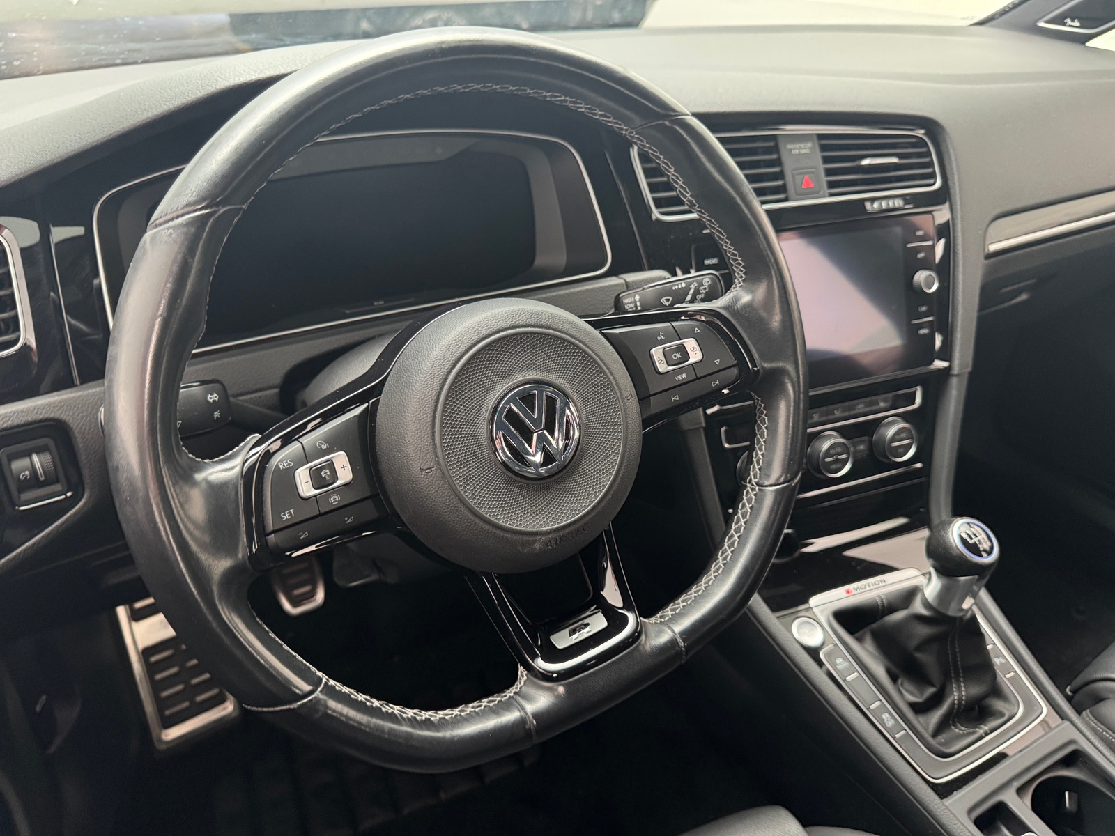 Thumbnail: 2019 Volkswagen Golf - 4