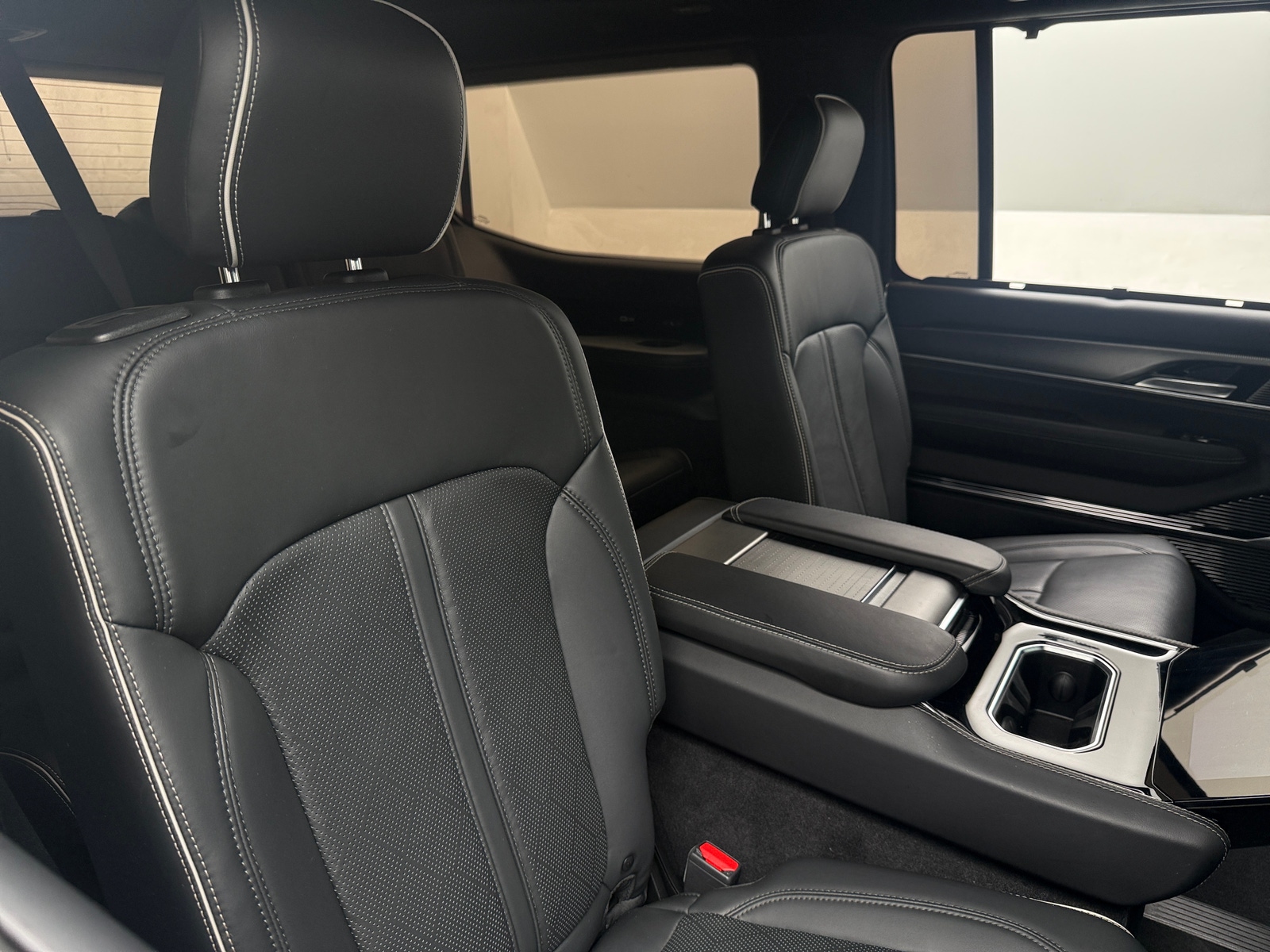 Thumbnail: 2023 Jeep Grand Wagoneer - 5
