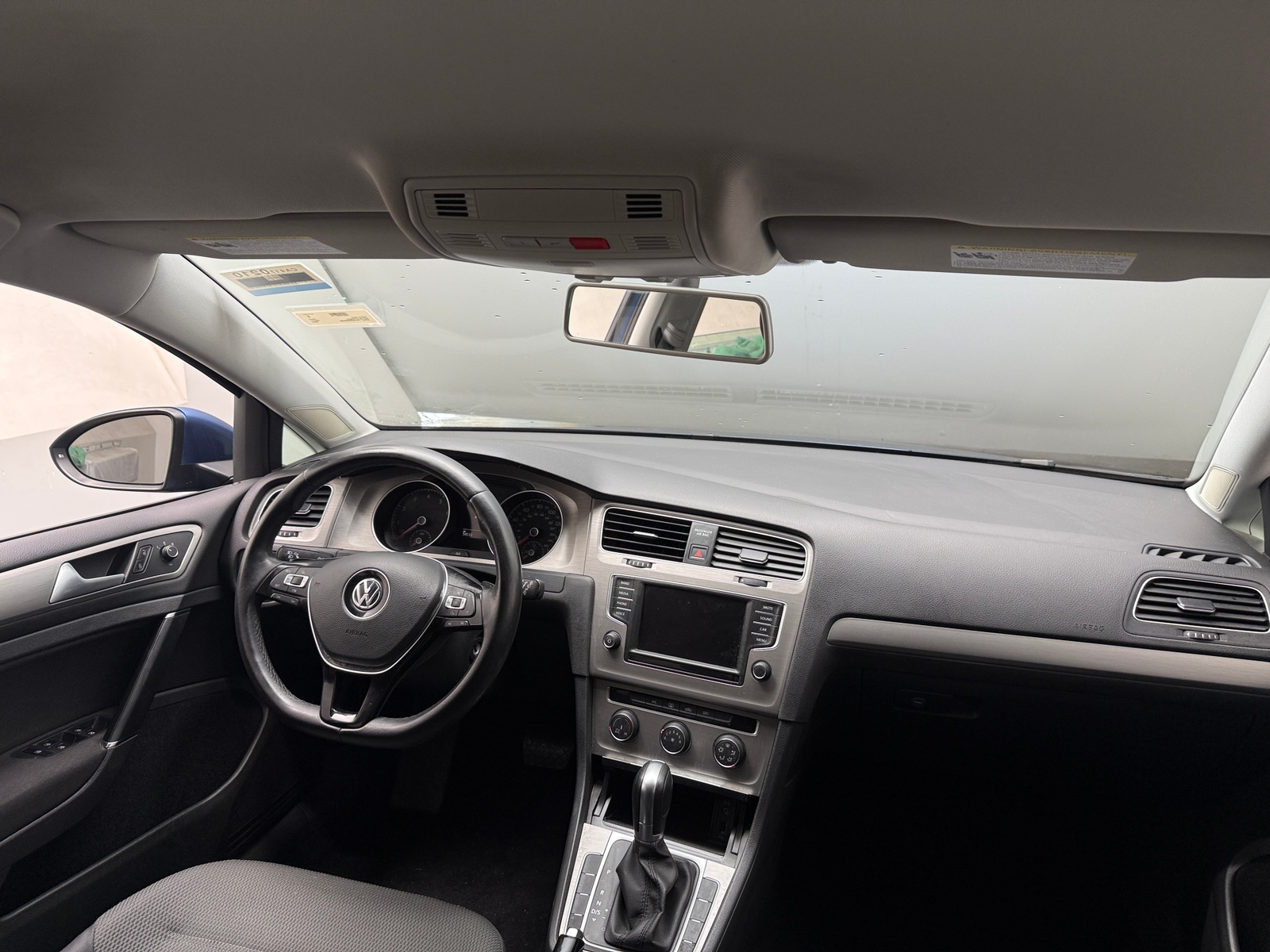 Thumbnail: 2016 Volkswagen e-Golf - 3