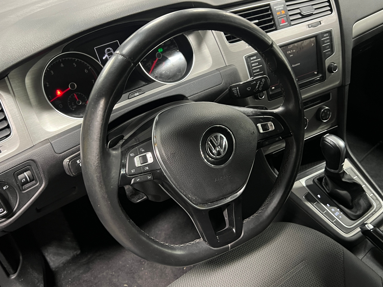 Thumbnail: 2016 Volkswagen e-Golf - 5