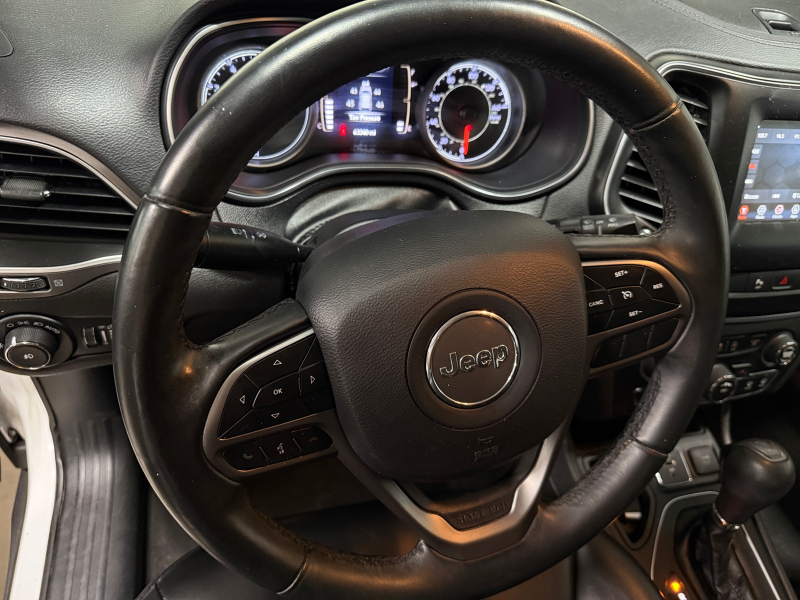 Thumbnail: 2019 Jeep Cherokee - 5
