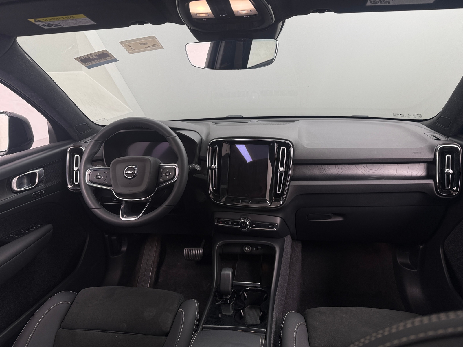 Thumbnail: 2023 Volvo XC40 - 3