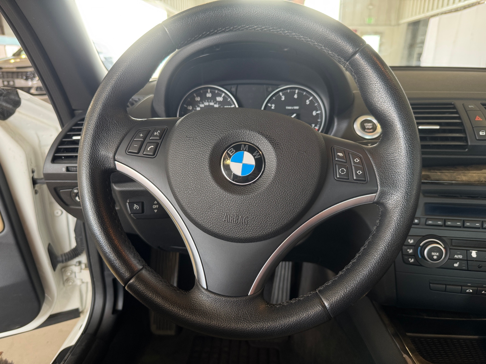 Thumbnail: 2011 BMW 1 Series - 4