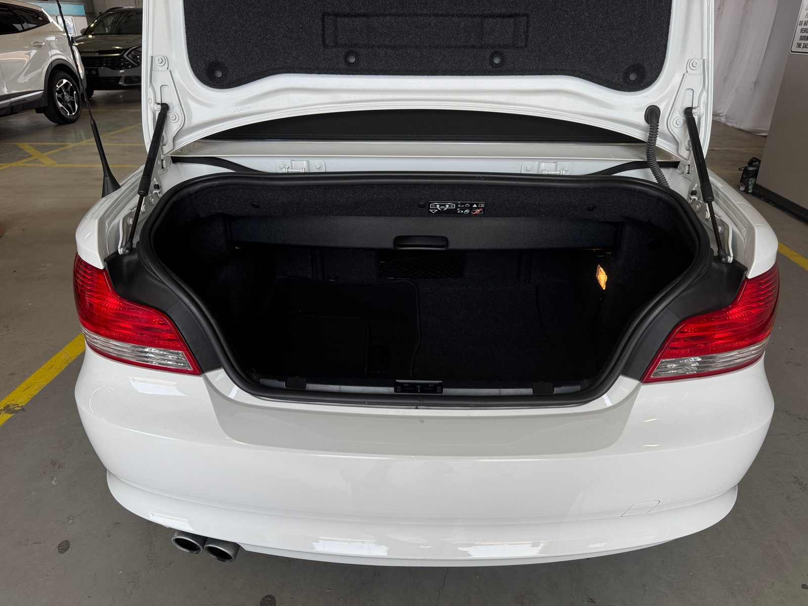 Thumbnail: 2011 BMW 1 Series - 6