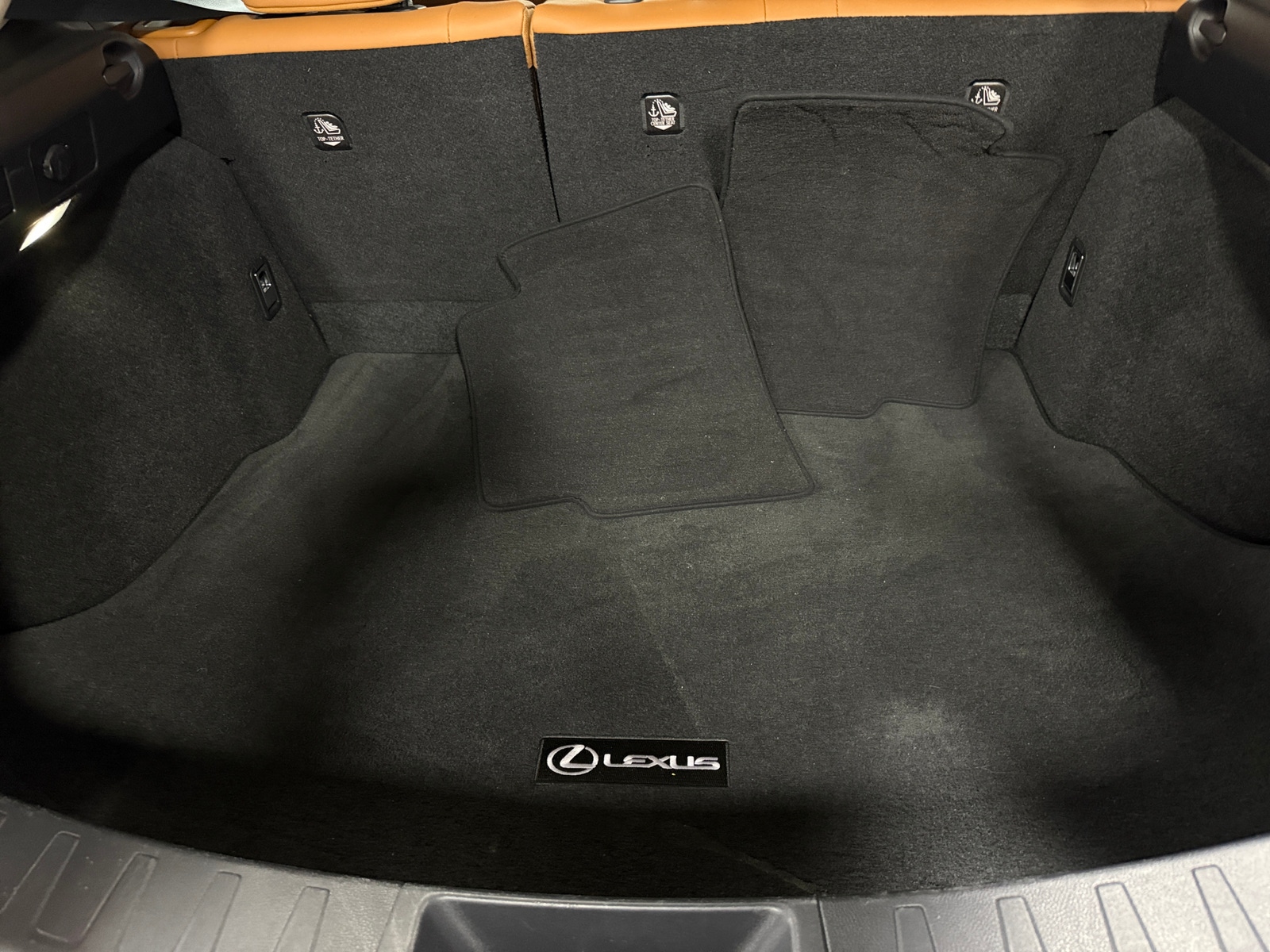 Thumbnail: 2022 Lexus UX - 6