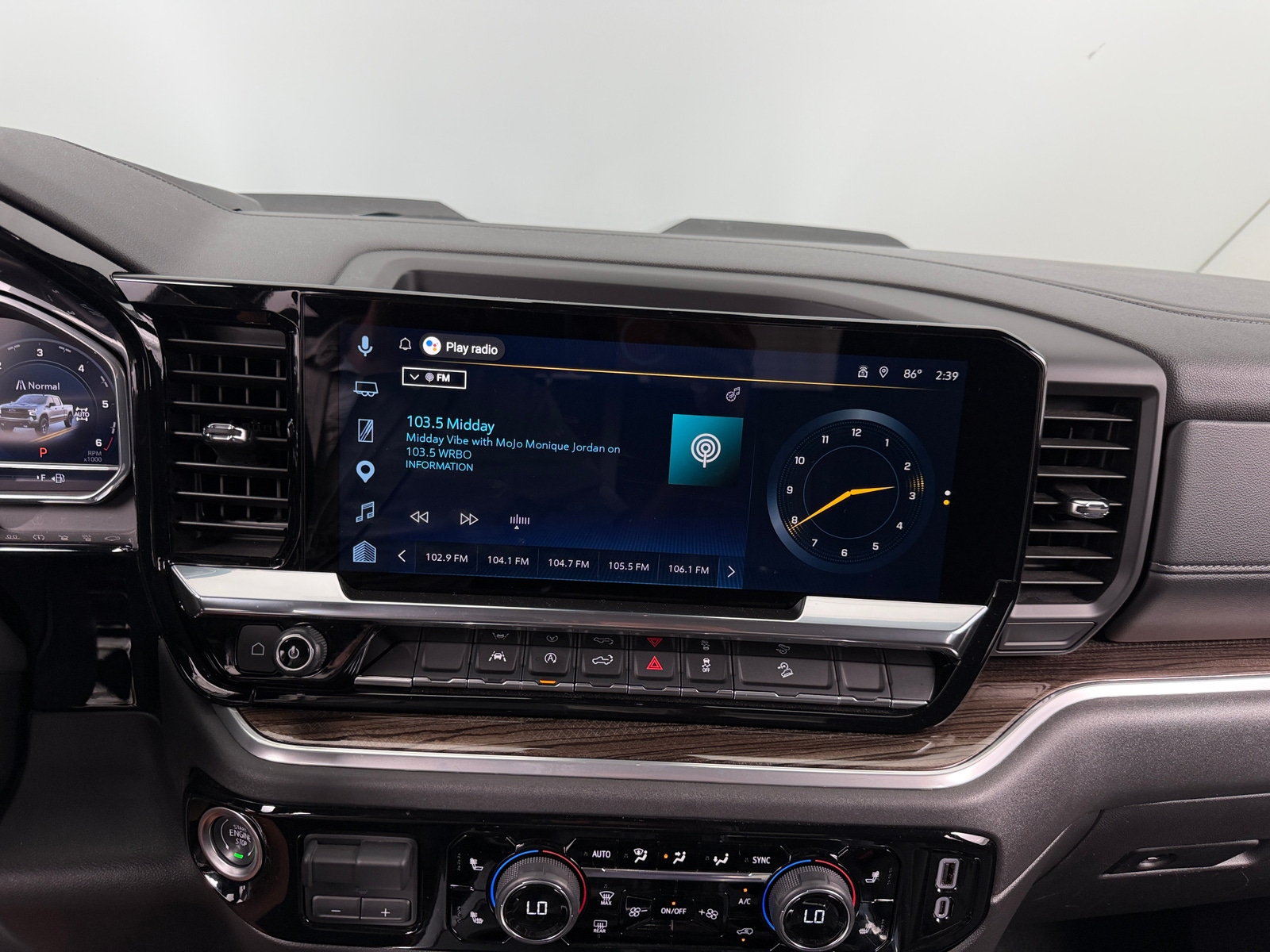 Thumbnail: 2025 Chevrolet Silverado 1500 - 4