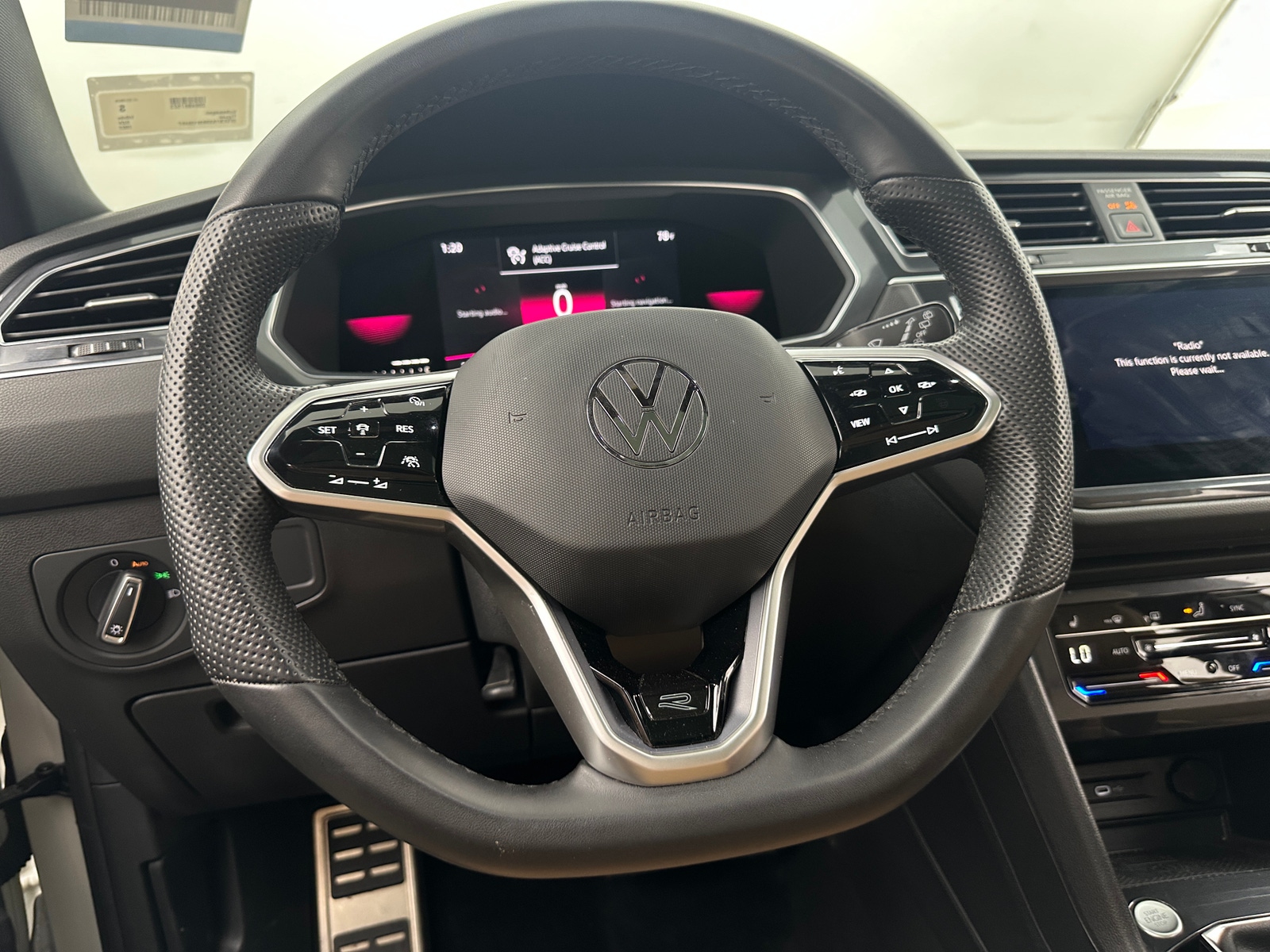 Thumbnail: 2022 Volkswagen Tiguan - 4