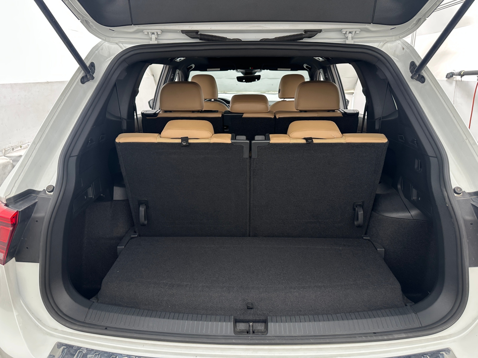 Thumbnail: 2022 Volkswagen Tiguan - 6