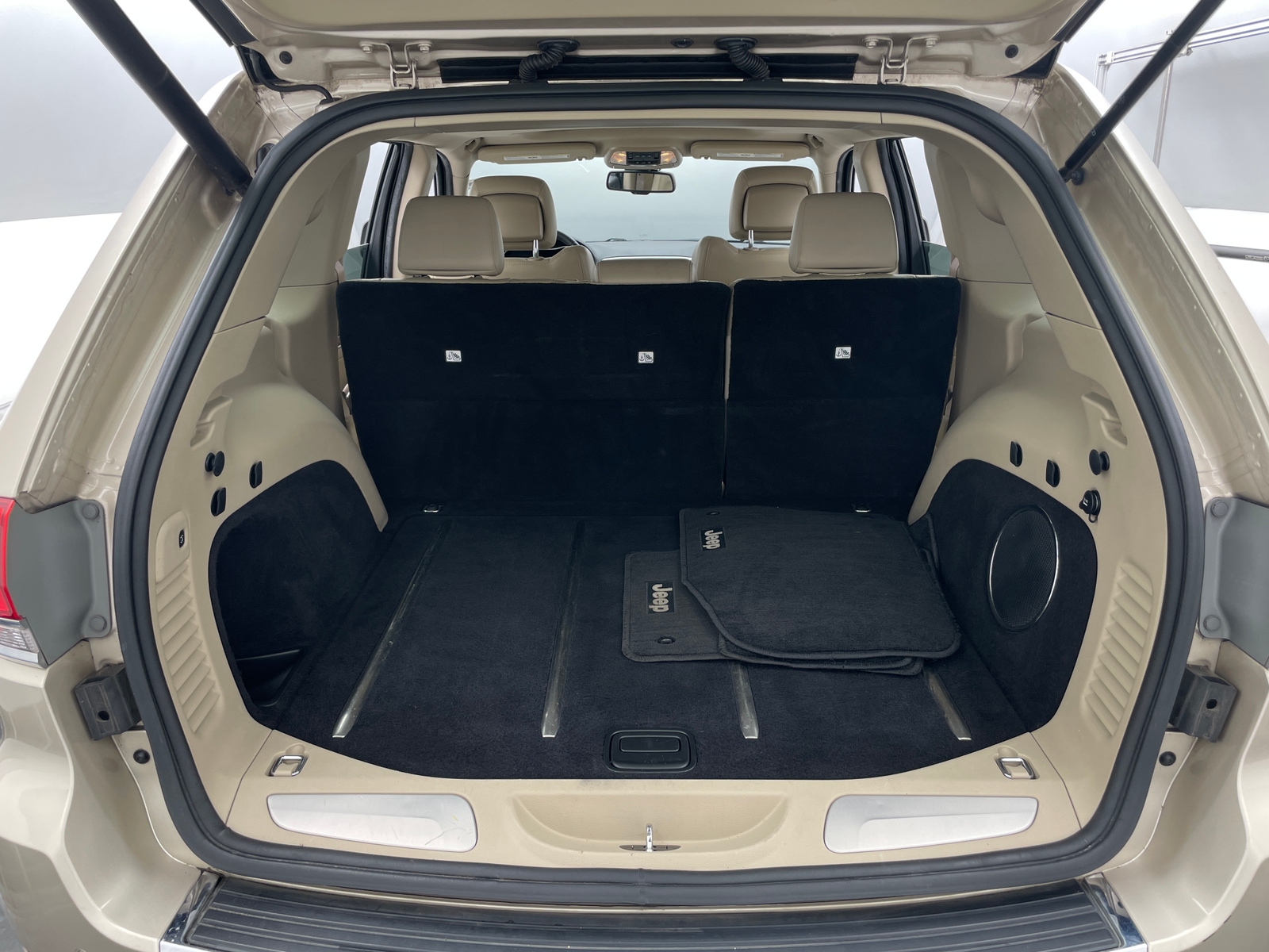 Thumbnail: 2014 Jeep Grand Cherokee - 6