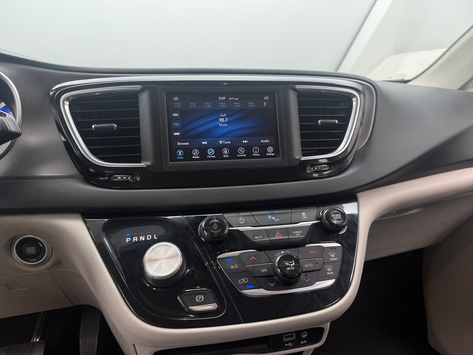 Thumbnail: 2020 Chrysler Pacifica - 3