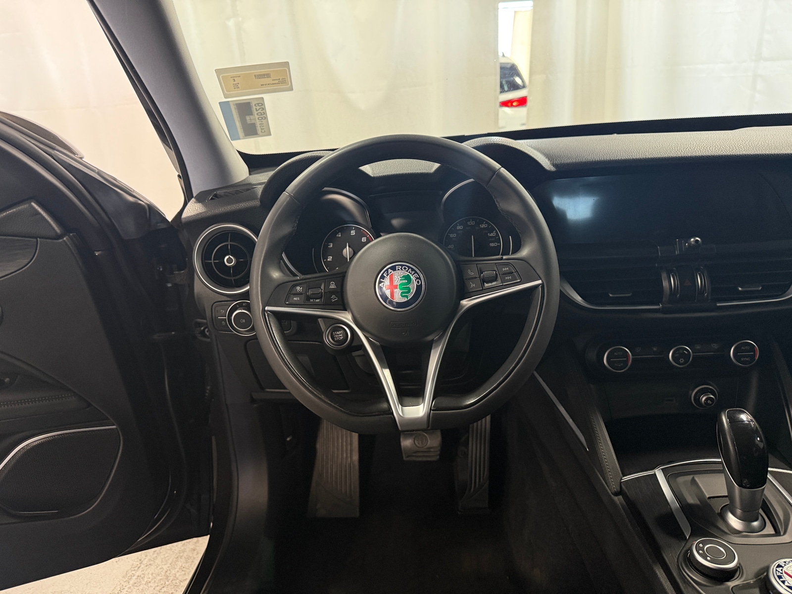 Thumbnail: 2018 Alfa Romeo Stelvio - 4