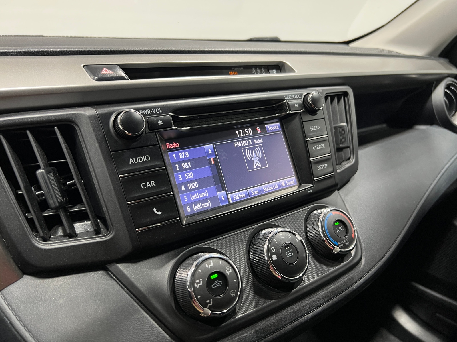 Thumbnail: 2017 Toyota RAV4 - 4