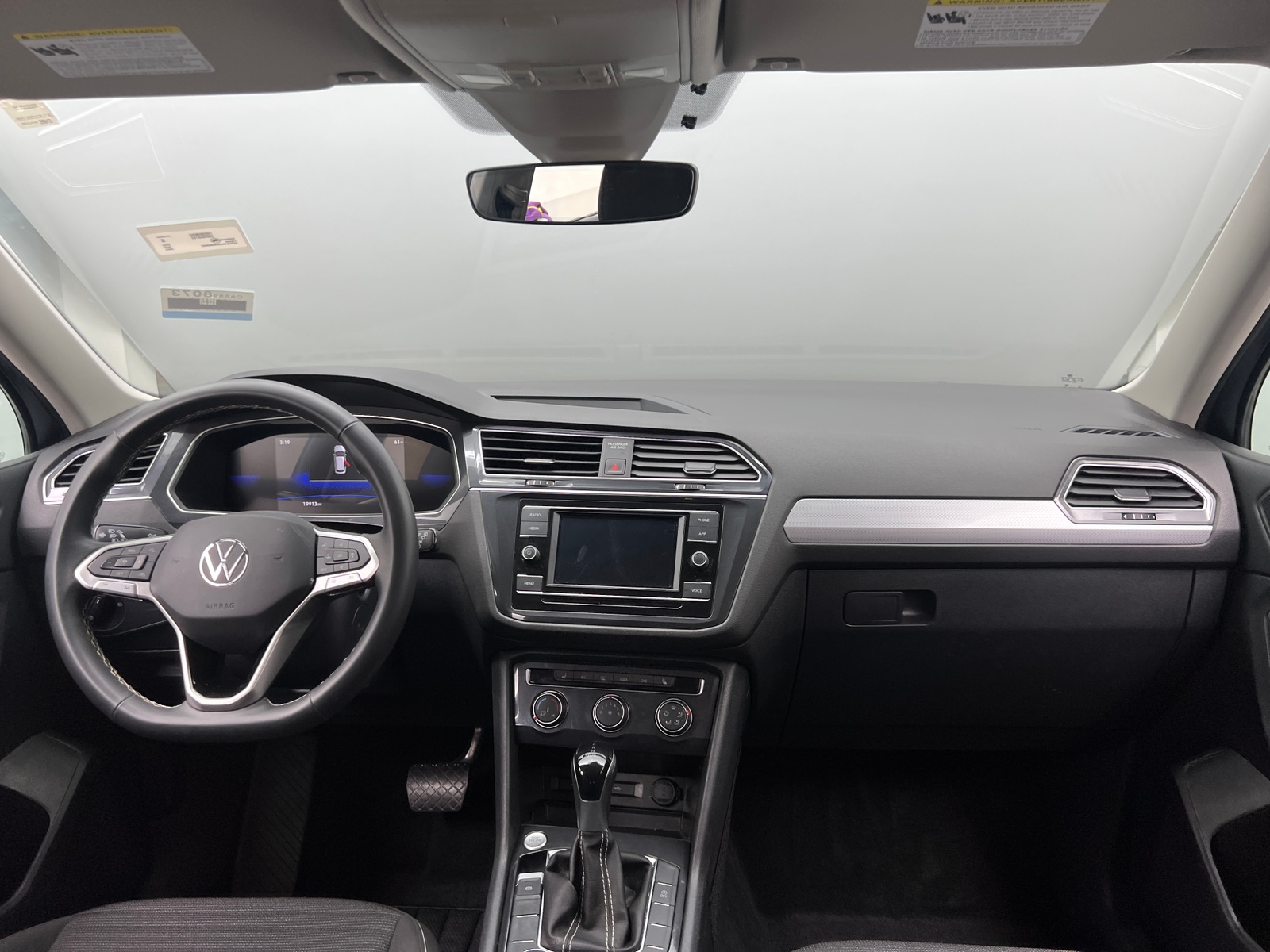 Thumbnail: 2024 Volkswagen Tiguan - 3