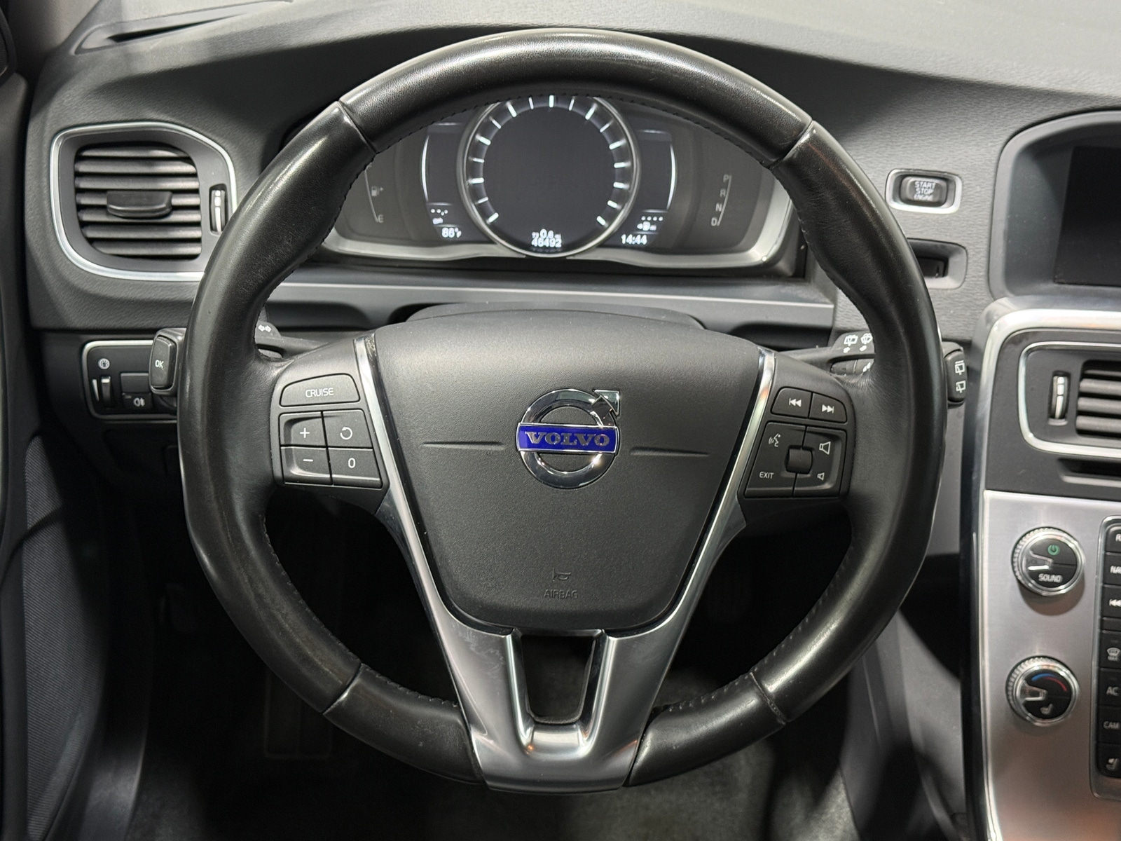 Thumbnail: 2018 Volvo V60 - 4