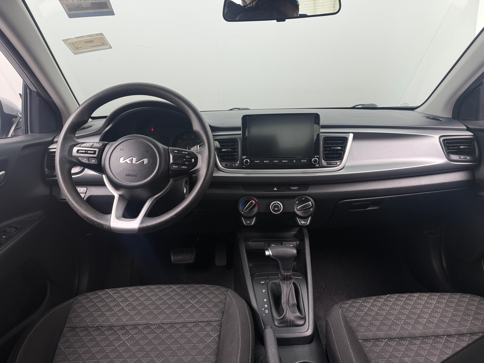 Thumbnail: 2023 Kia Rio - 3