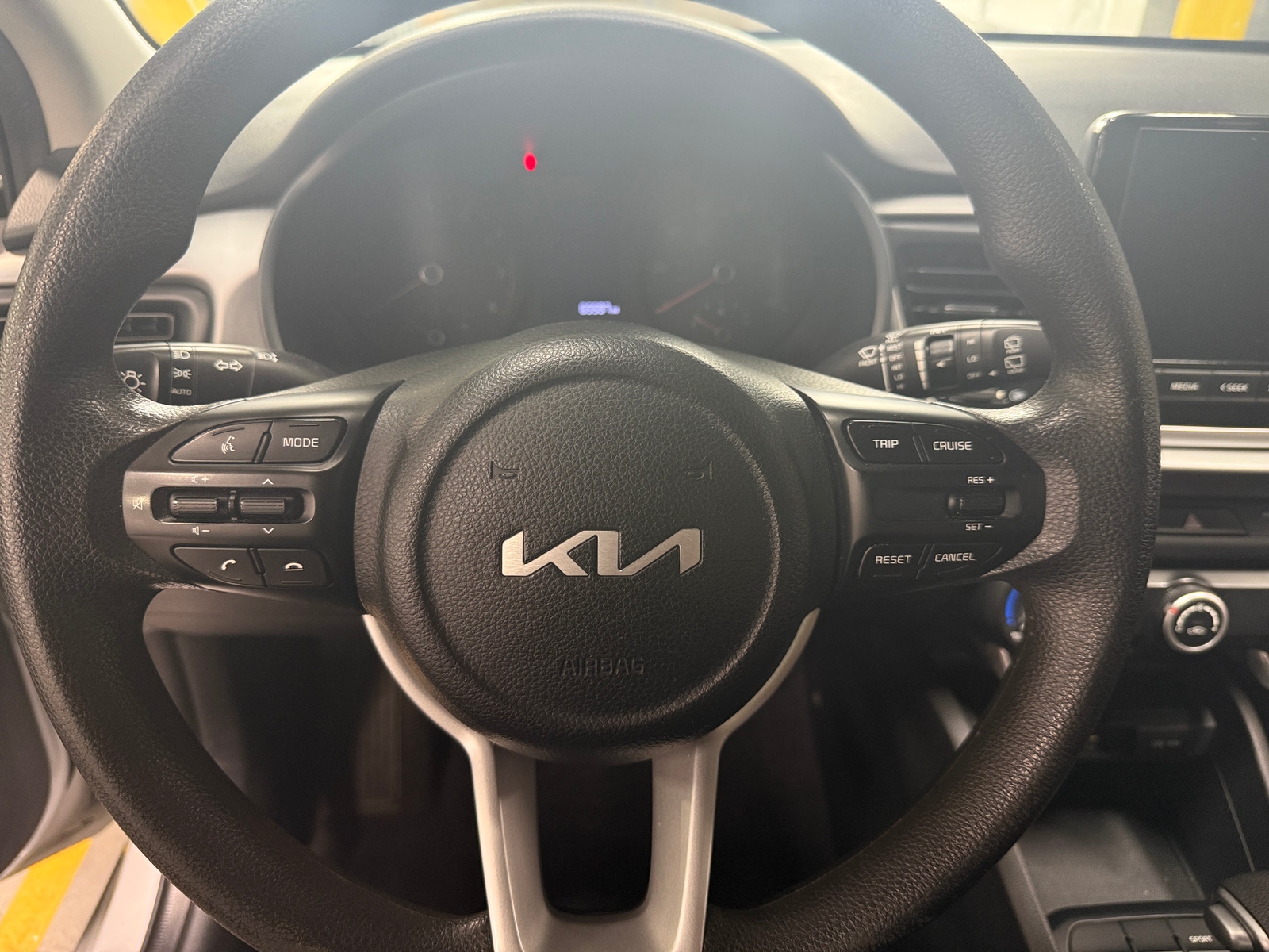 Thumbnail: 2023 Kia Rio - 5