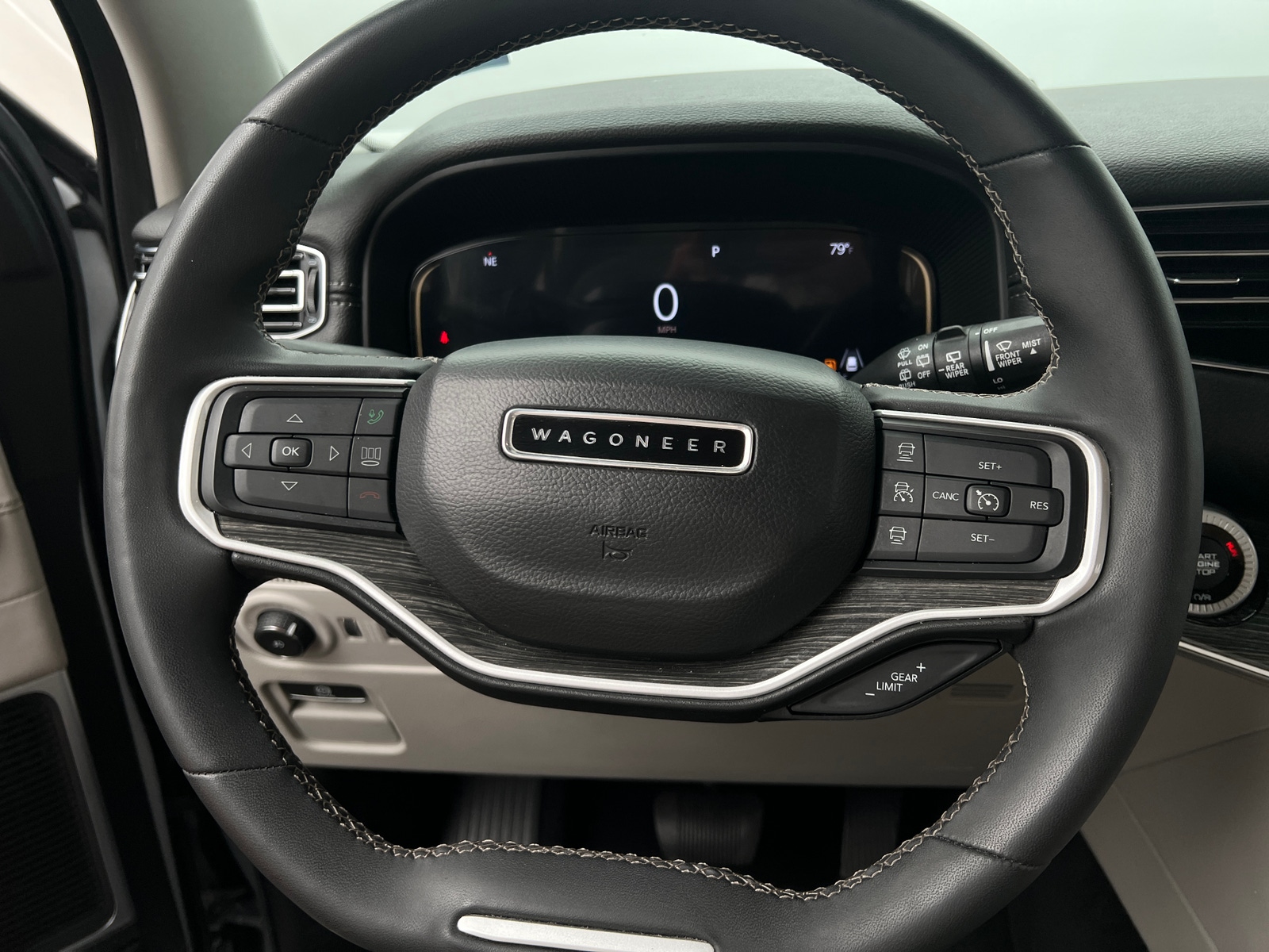 Thumbnail: 2022 Jeep Wagoneer - 4