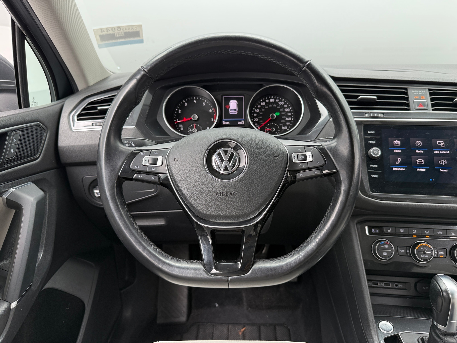 Thumbnail: 2018 Volkswagen Tiguan - 4