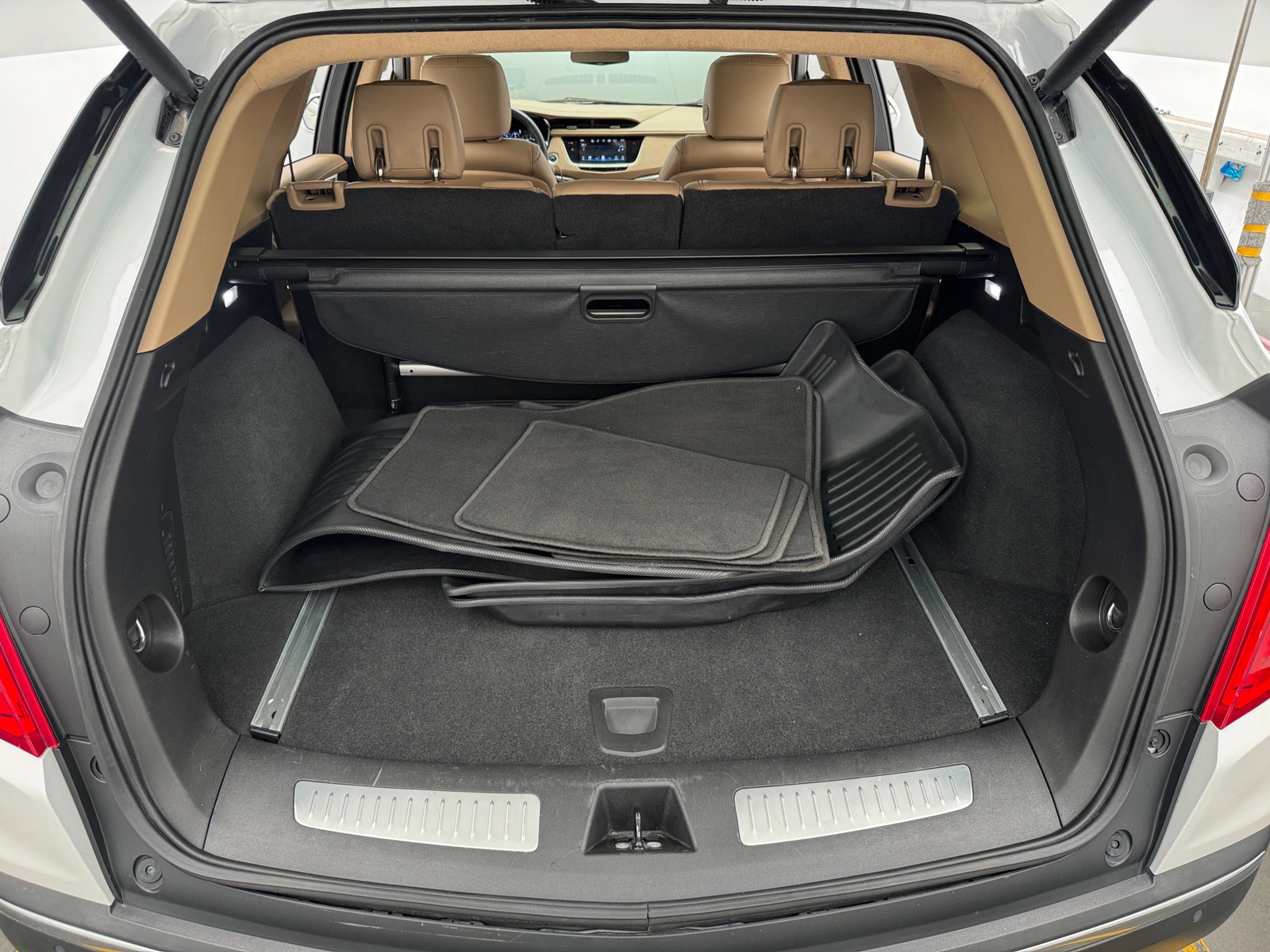 Thumbnail: 2017 Cadillac XT5 - 6