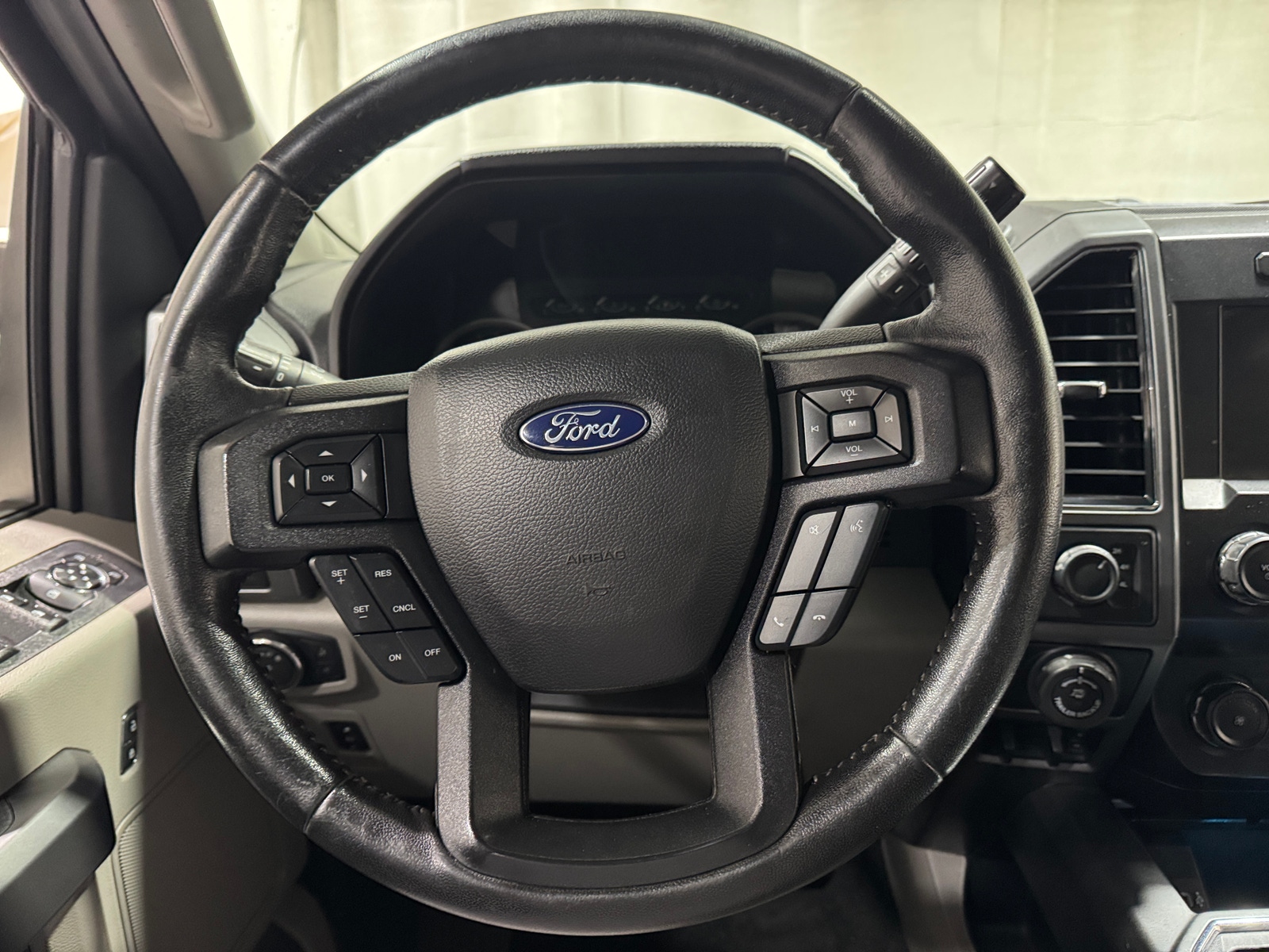 Thumbnail: 2019 Ford Econoline - 5