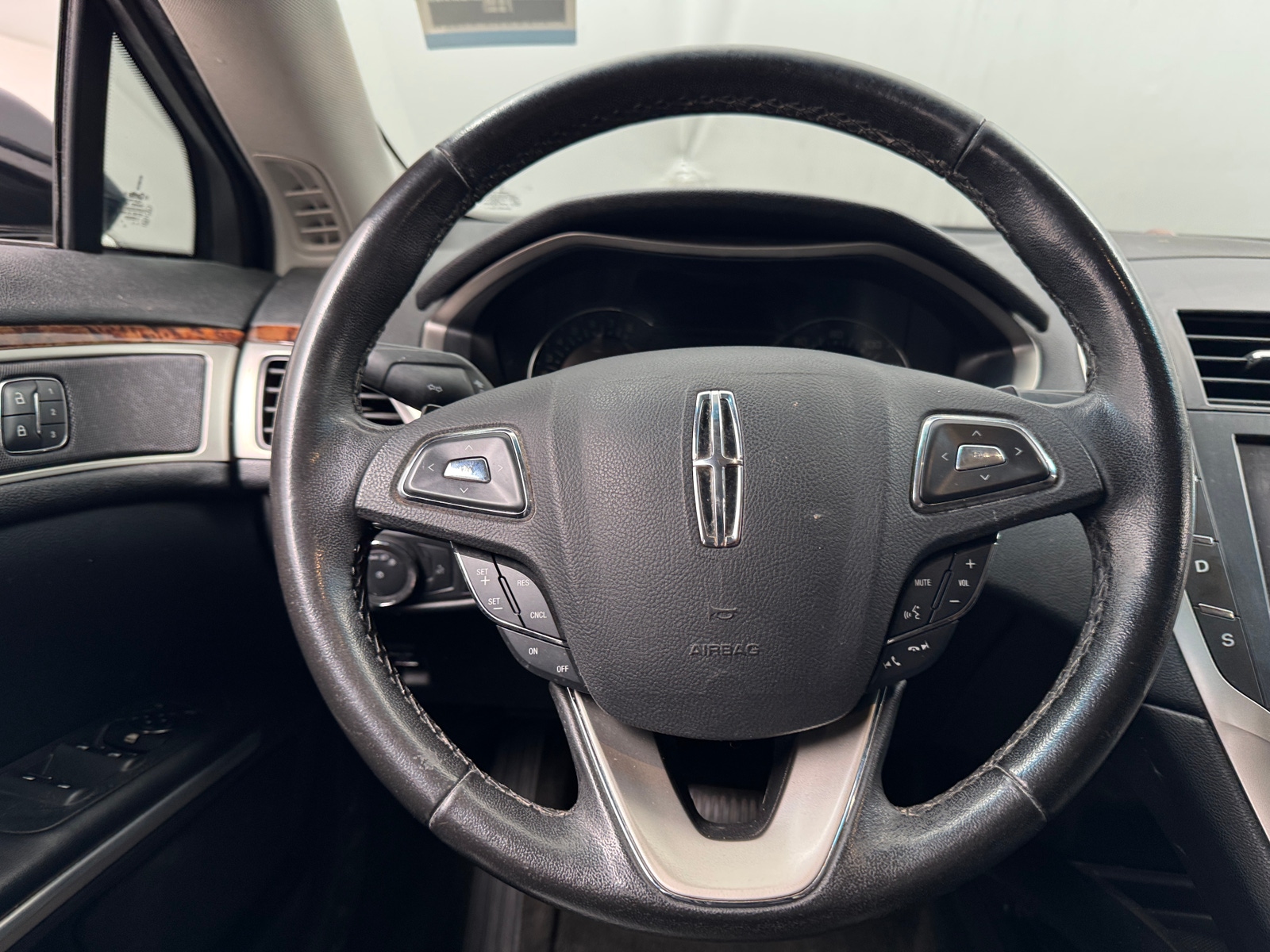 Thumbnail: 2016 Lincoln MKZ - 4