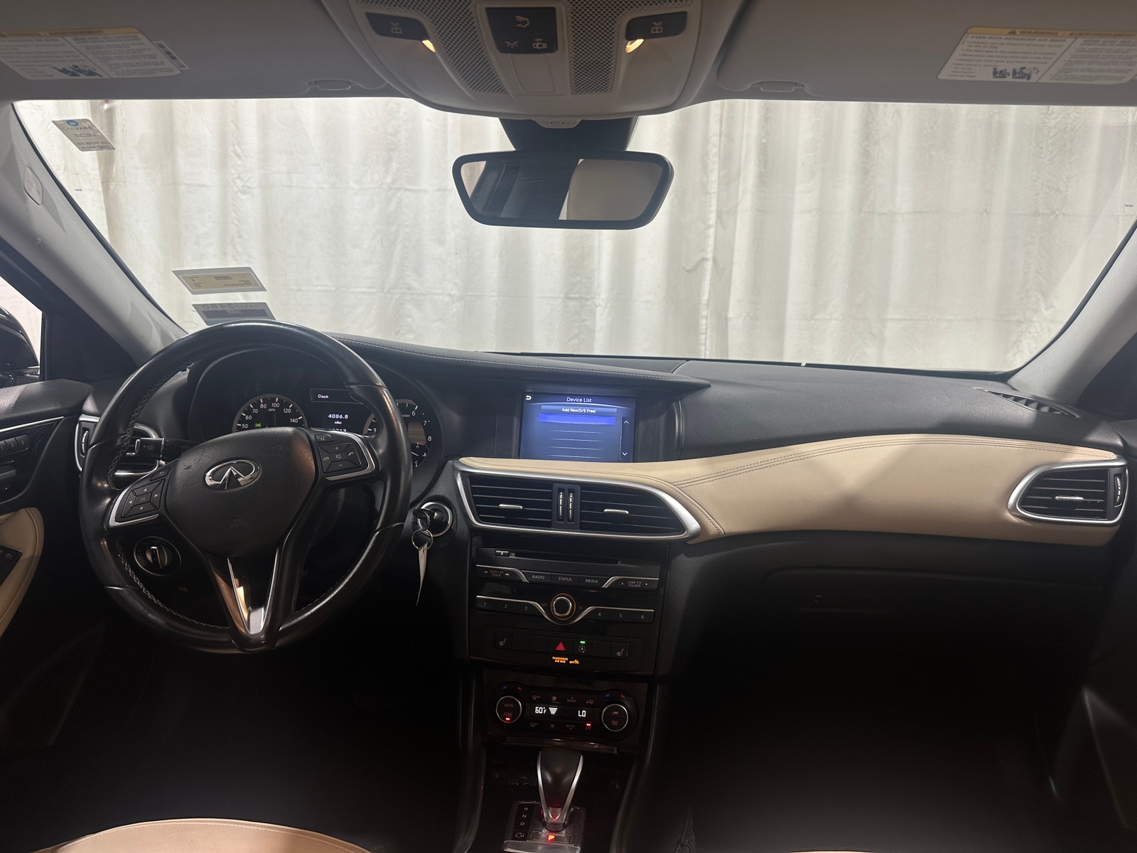 Thumbnail: 2017 INFINITI QX30 - 2