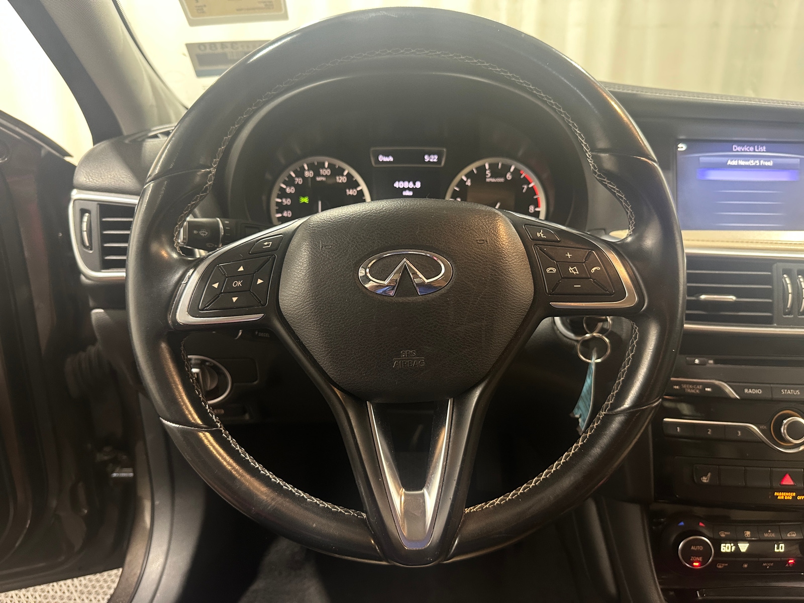 Thumbnail: 2017 INFINITI QX30 - 4
